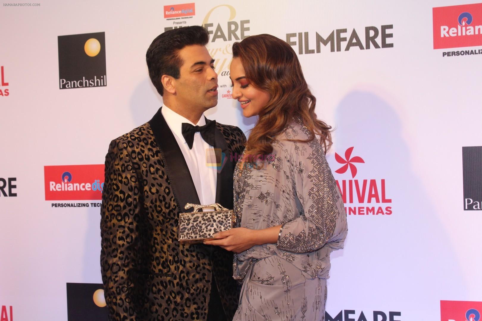 Sonakshi Sinha, Karan Johar at the Red Carpet Of Filmfare Glamour & Style Awards on 1st Dec 2017