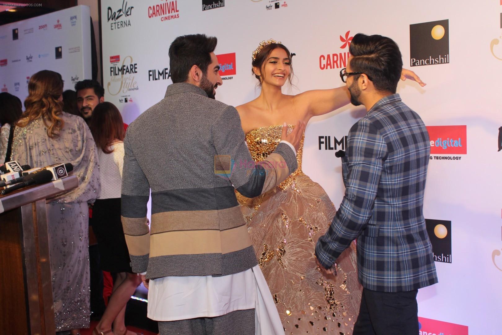 Sonam Kapoor at the Red Carpet Of Filmfare Glamour & Style Awards on 1st Dec 2017