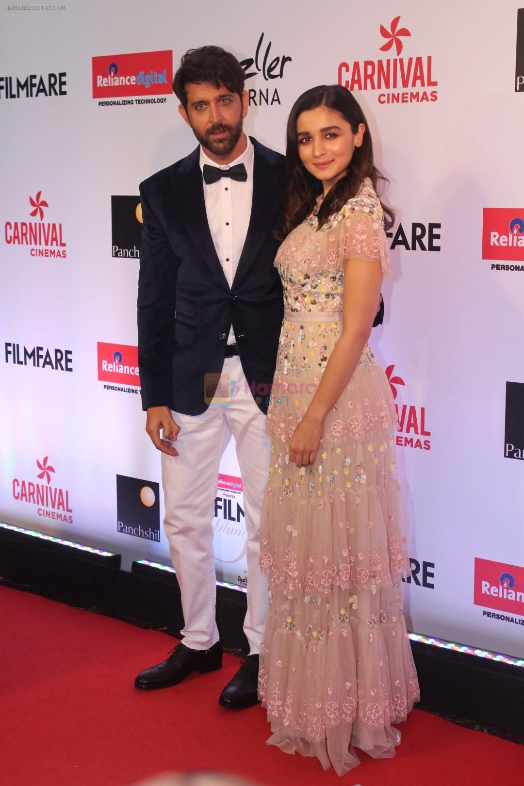 Hrithik Roshan, Alia Bhatt at the Red Carpet Of Filmfare Glamour & Style Awards on 1st Dec 2017