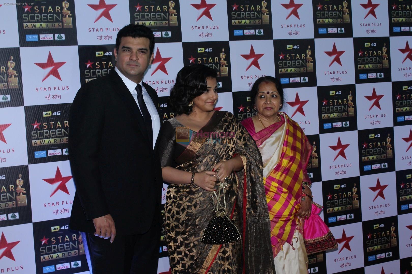Vidya Balan, Siddharth Roy Kapoor at the Red Carpet of Star Screen Awards in Mumbai on 3rd Dec 2017