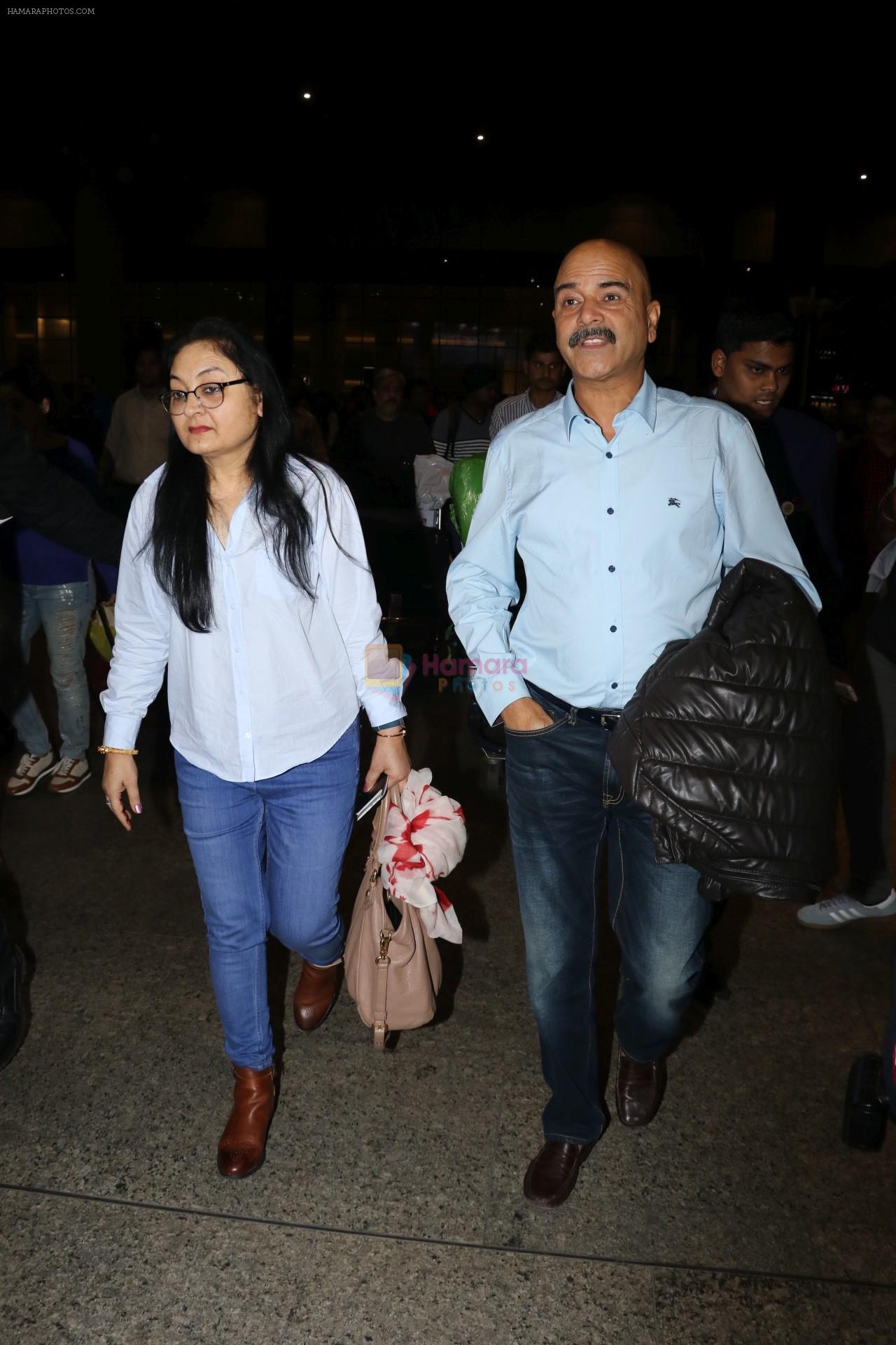 Anushka Sharma Family Spotted At Airport on 13th Oct 2017