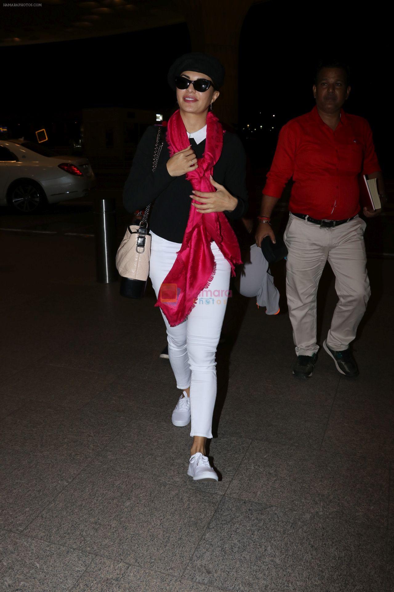 Jacqueline Fernandez Spotted At Airport on 25th Dec 2017