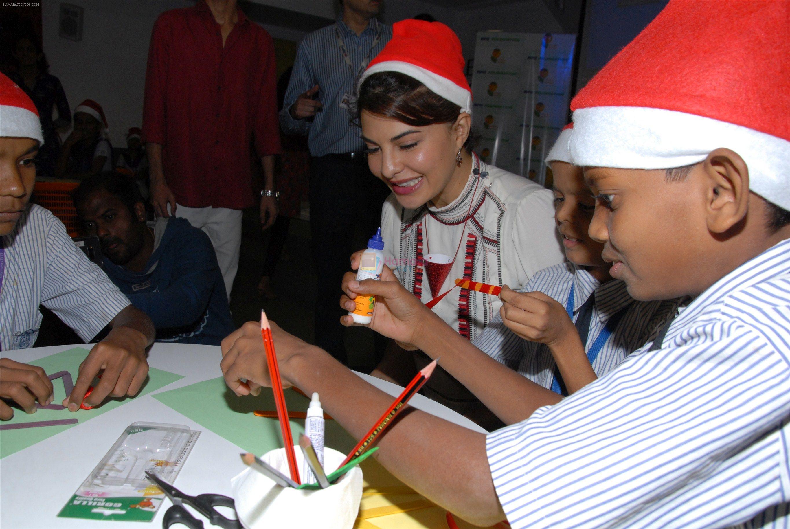 Jacqueline Fernandez Celebrate Christmas With Rpg Foundation Children _Pehlay Akshar_ Initiative on 25th Dec 2017