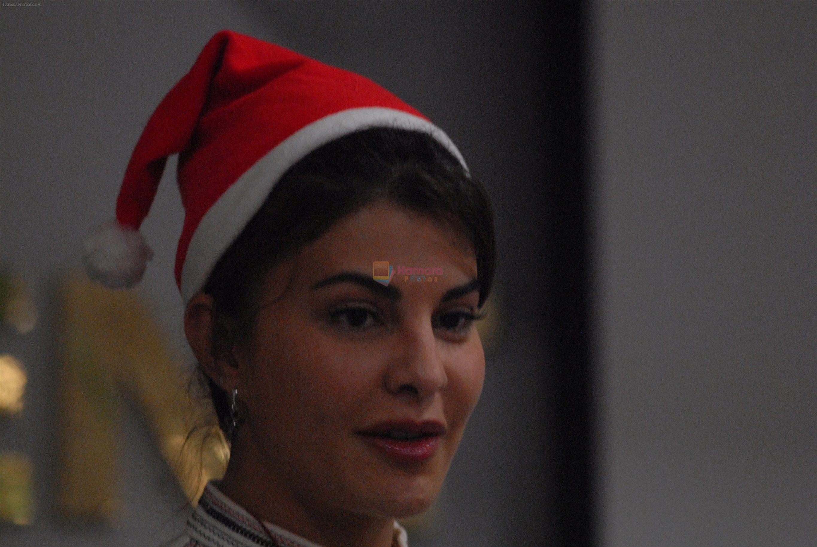 Jacqueline Fernandez Celebrate Christmas With Rpg Foundation Children _Pehlay Akshar_ Initiative on 25th Dec 2017