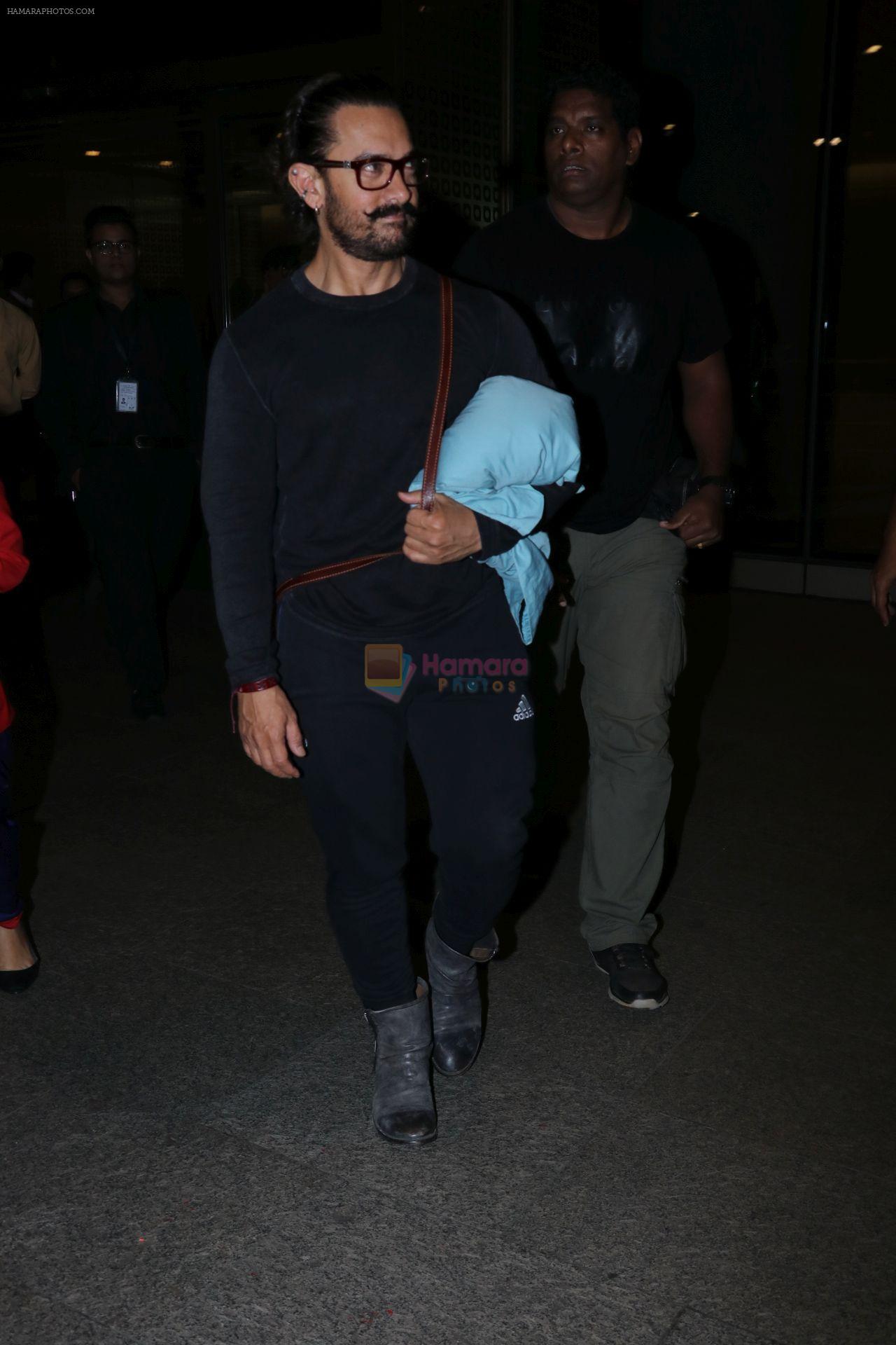 Aamir Khan Spotted At Airport on 26th Dec 2017