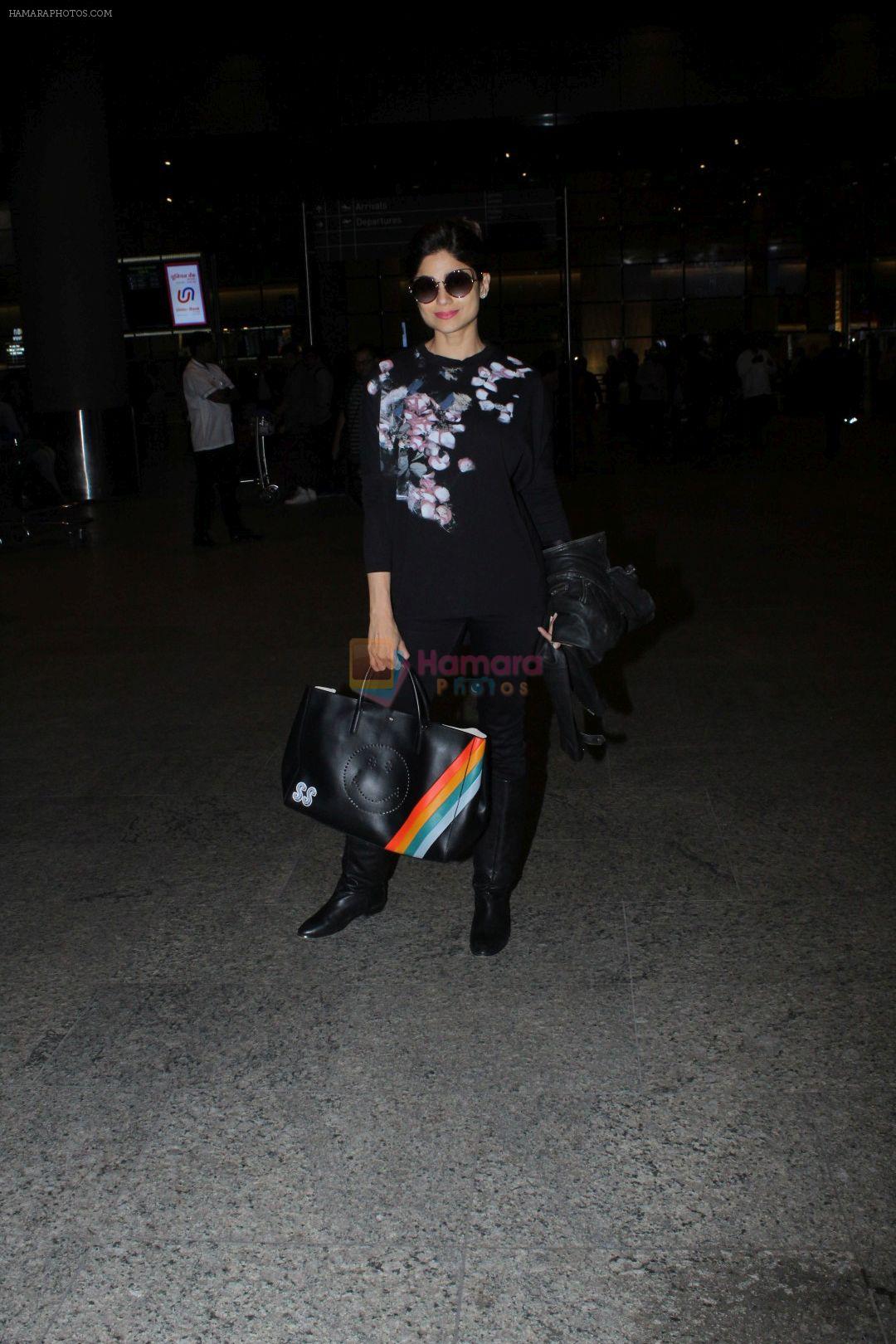 Shamita Shetty Spotted At Airport on 29th Dec 2017