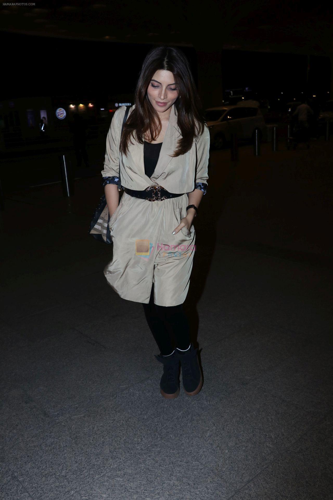 Shama Sikander Spotted At Airport on 29th Dec 2017