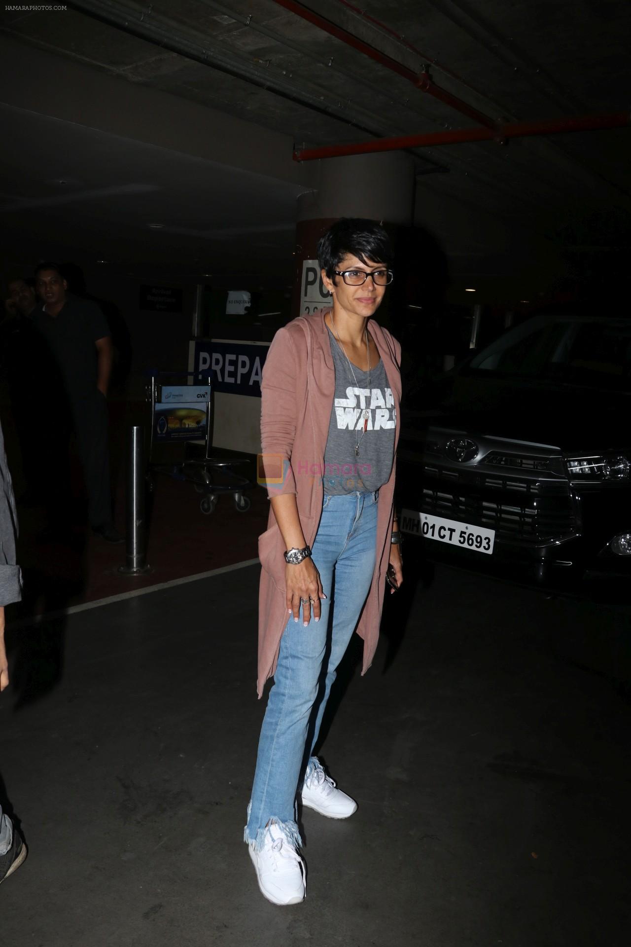 Mandira Bedi Spotted At Airport on 5th Jan 2018