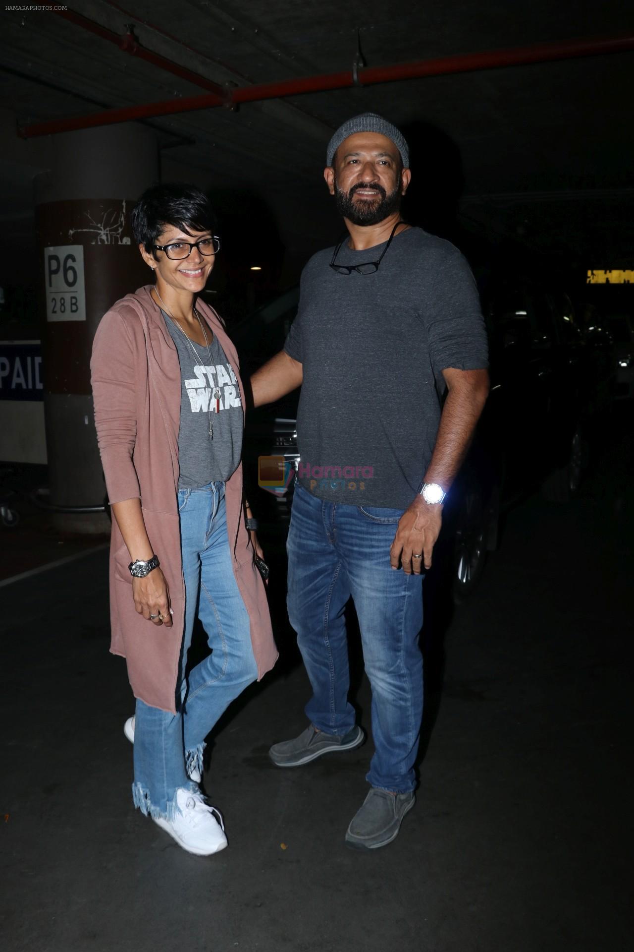 Mandira Bedi, Husband Raj Kaushal Spotted At Airport on 5th Jan 2018