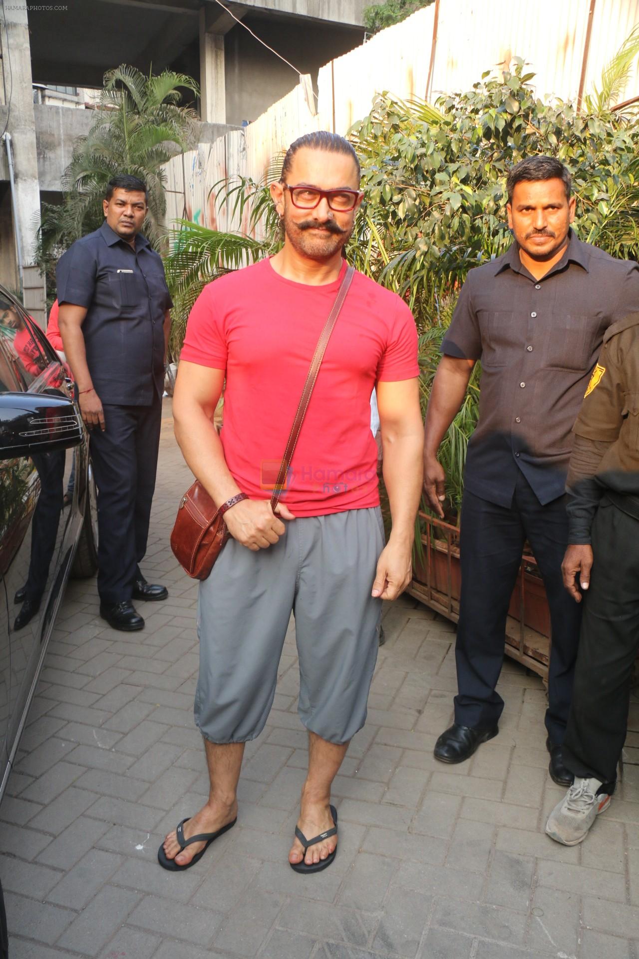 Aamir khan spotted at Sukho Thai Spa,Bandra on 5th Jan 2018