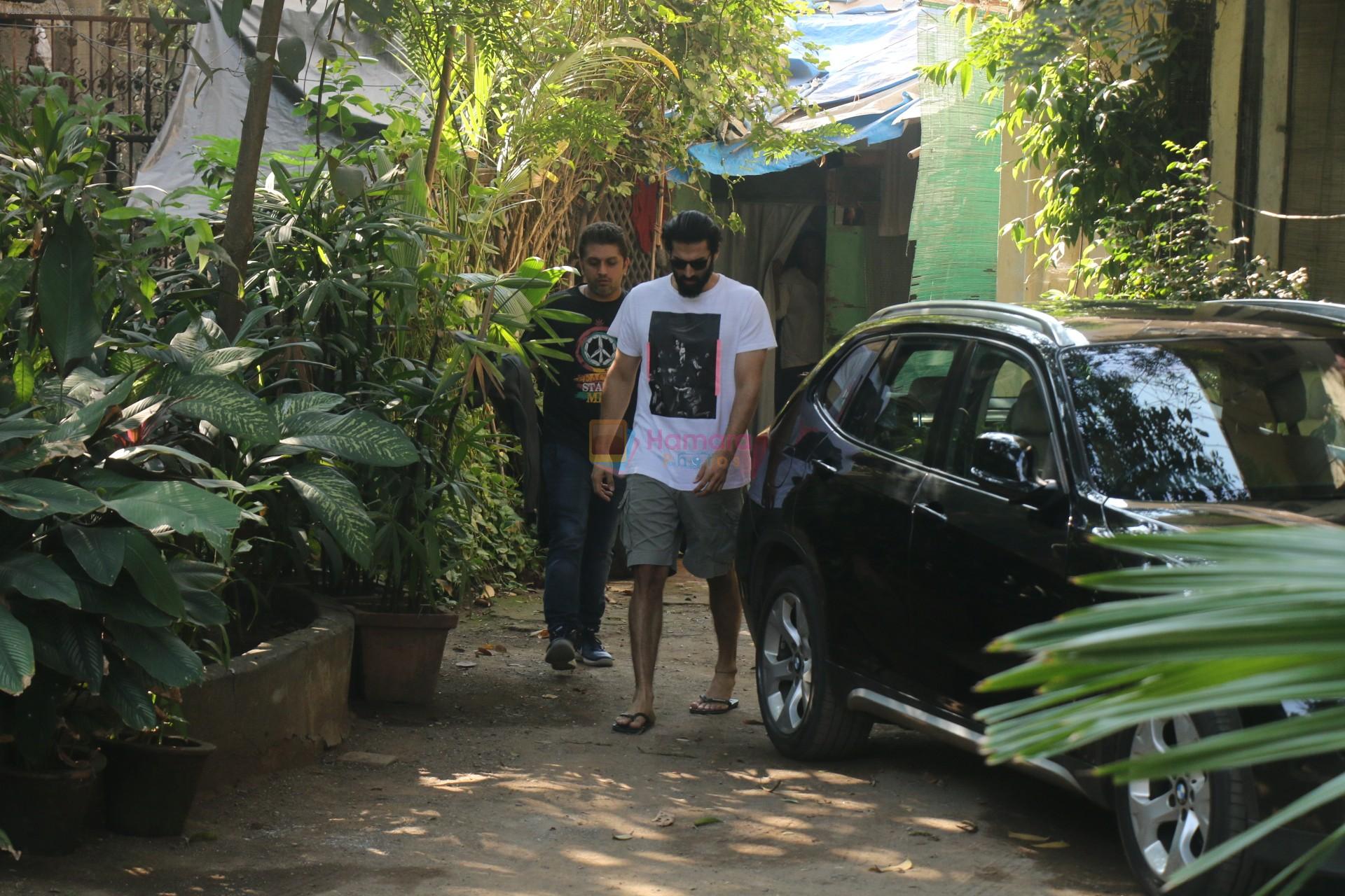 Aditya Roy Kapur Spotted At Bandra on 18th Jan 2018