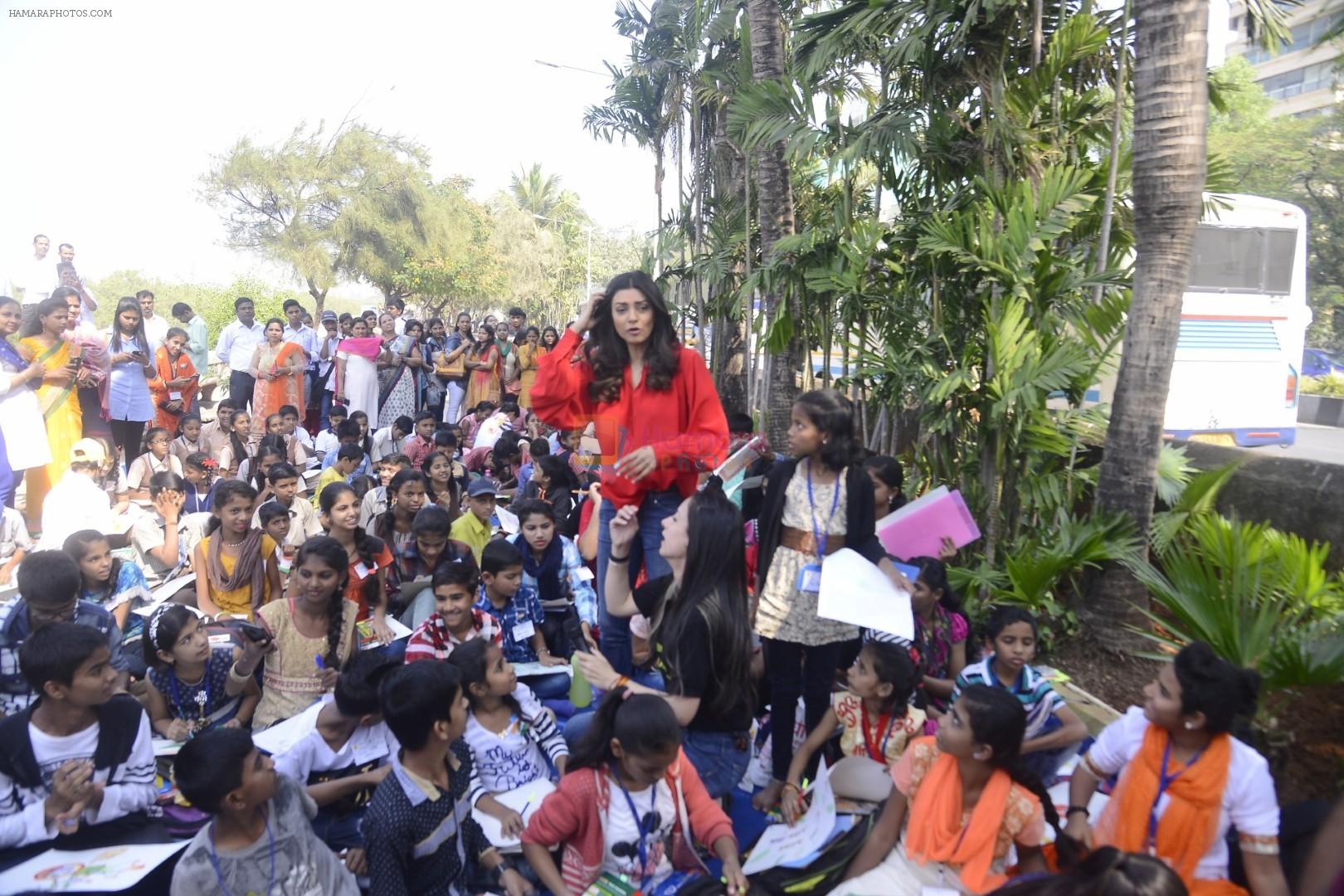 Sushmita Sen Celebrate Republic Day at Rouble Nagi's Art Camp With Kids on 26th Jan 2018