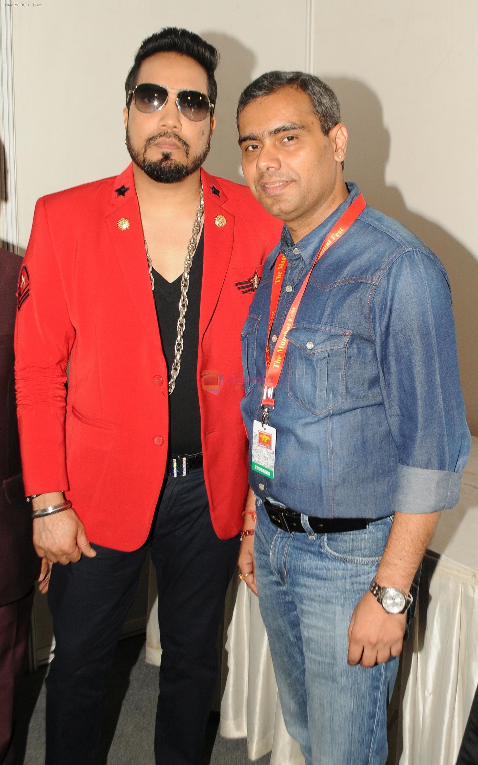 Mika Singh with Captain. Avinash Singh during The Mumbai Fest 2018 on 27th Jan 2018