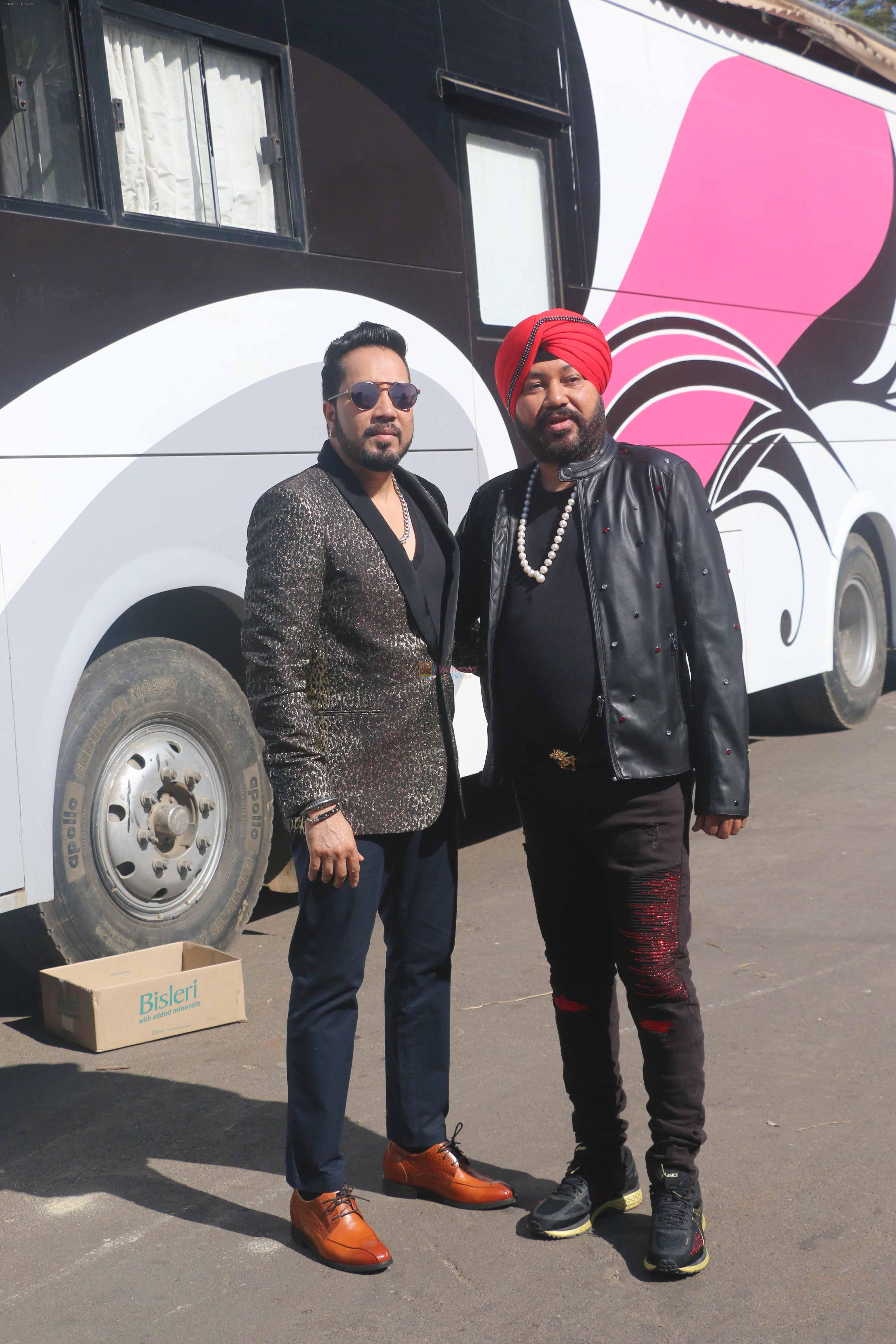 Daler Mehndi, Mika Singh On The Sets Of Reality Show Super Dancer 2 on 12th Feb 2018