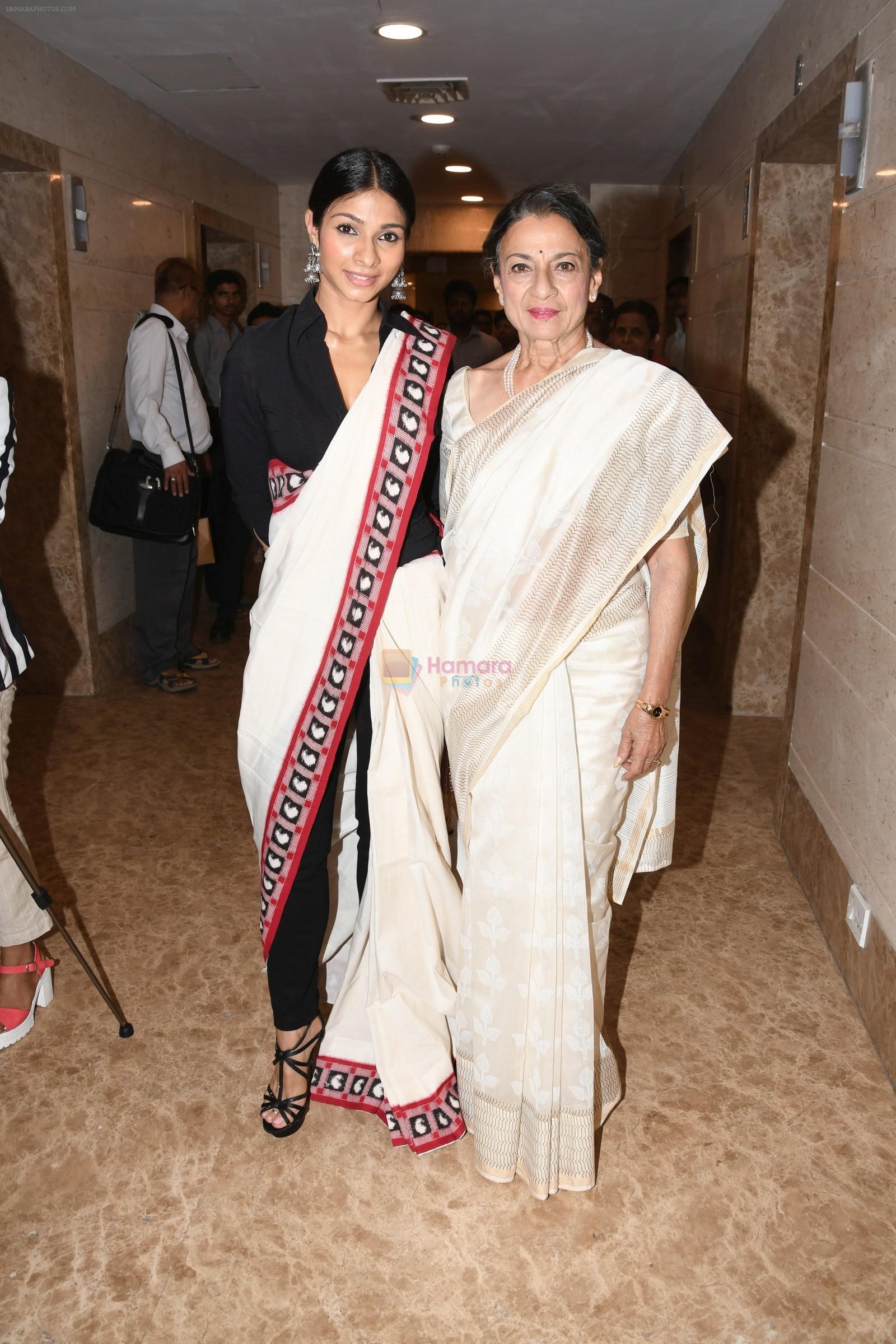 Tanisha Mukherjee, Tanuja  At the Opening Of Women Of India Organic Festival on 18th March 2018