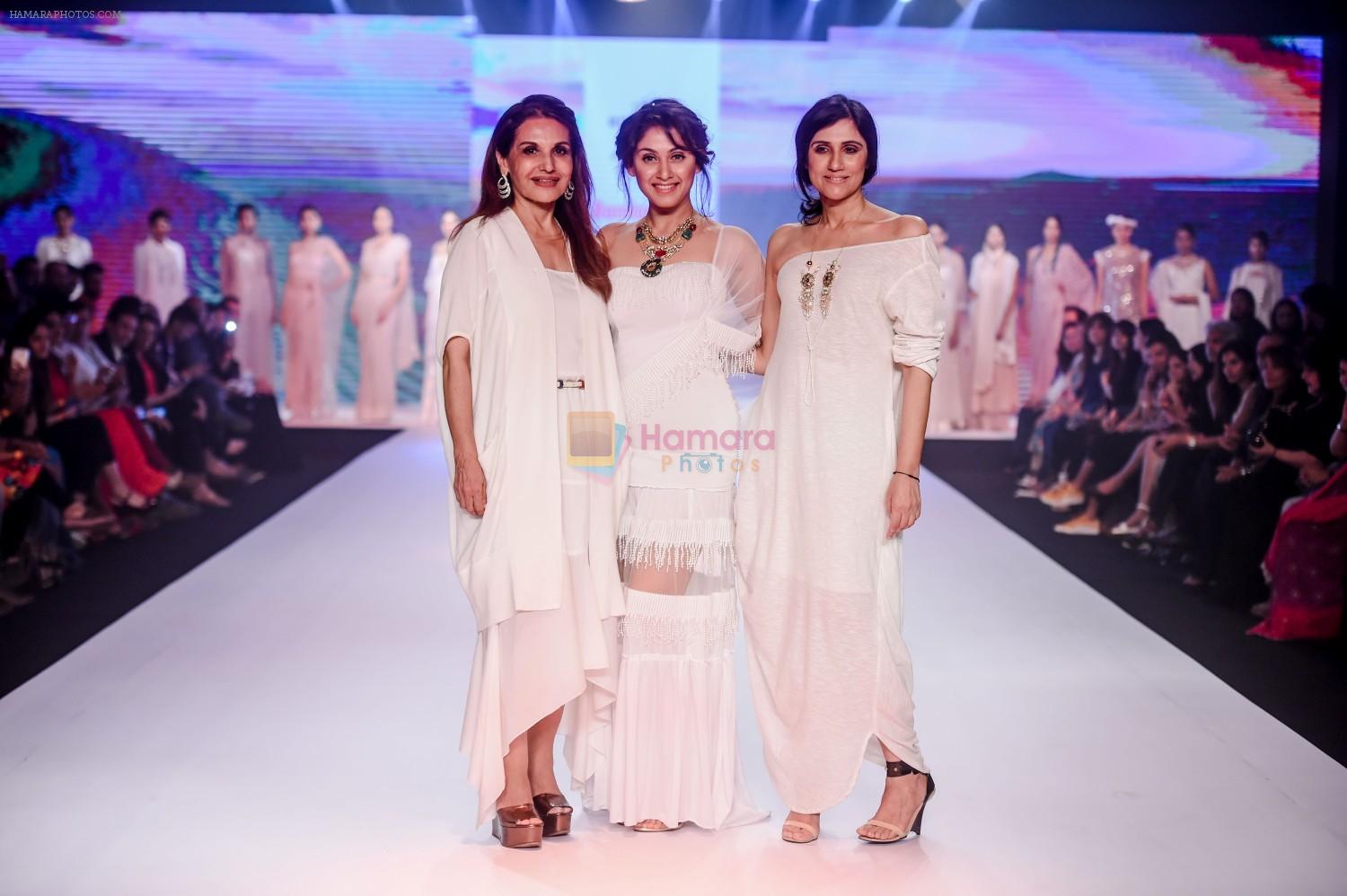Manjari Phadnis Showstopper For Designer Rina Dhaka & Poonam Soni At Bombay Times Fashion Week on 1st April 2018