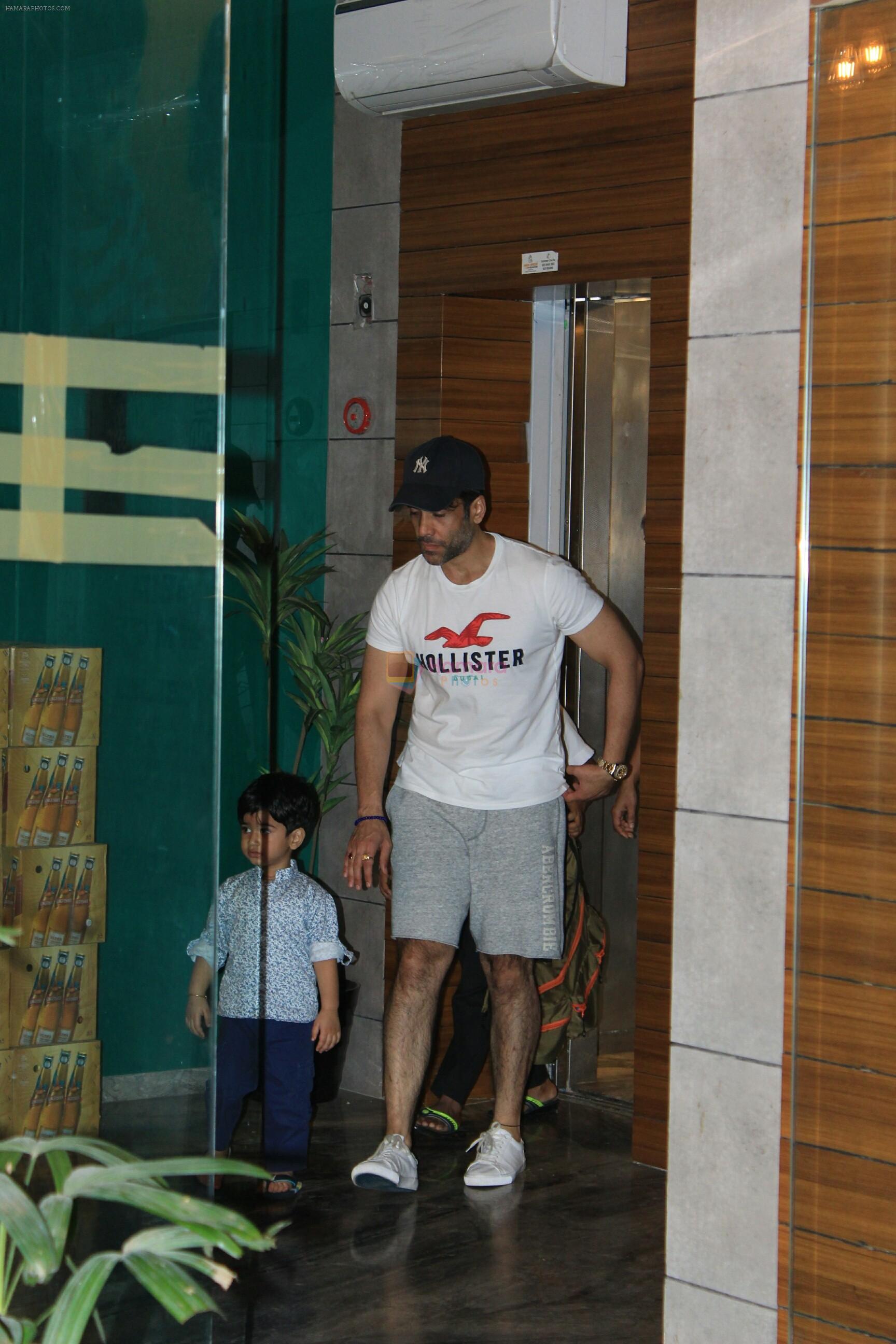 Tusshar Kapoor with son Lakshya spotted at gym in bandra on 4th April 2018