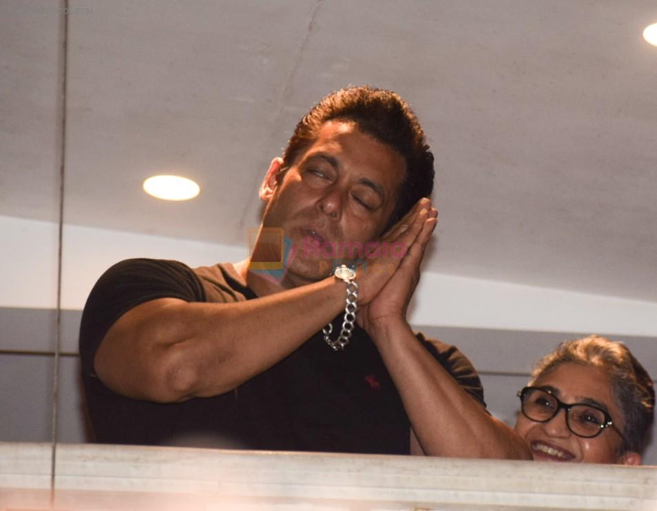 Salman Khan waves out to his fans post his return after getting bail in the poaching case on 7th April 2018