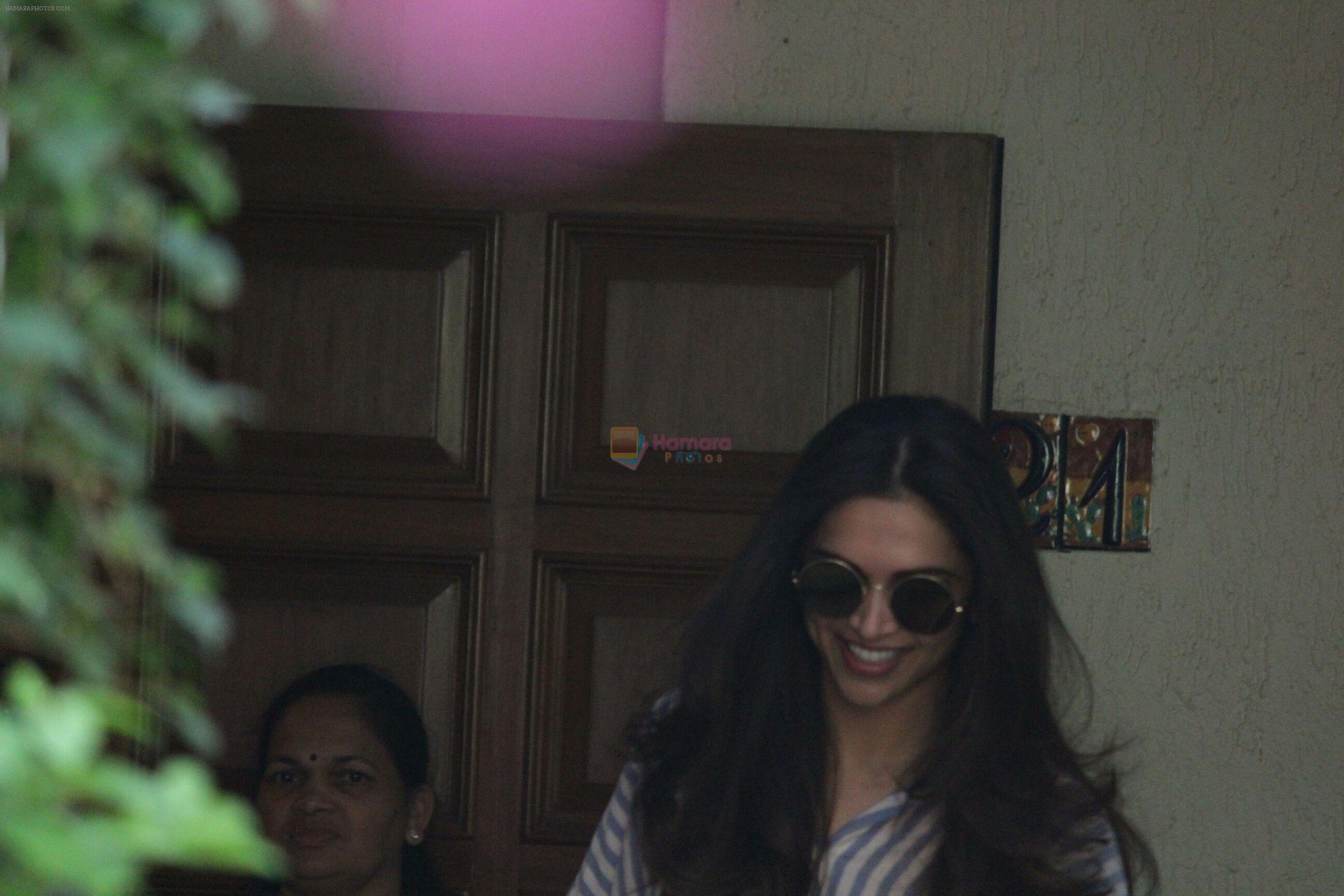 Deepika Padukone spotted at bandra on 22nd April 2018