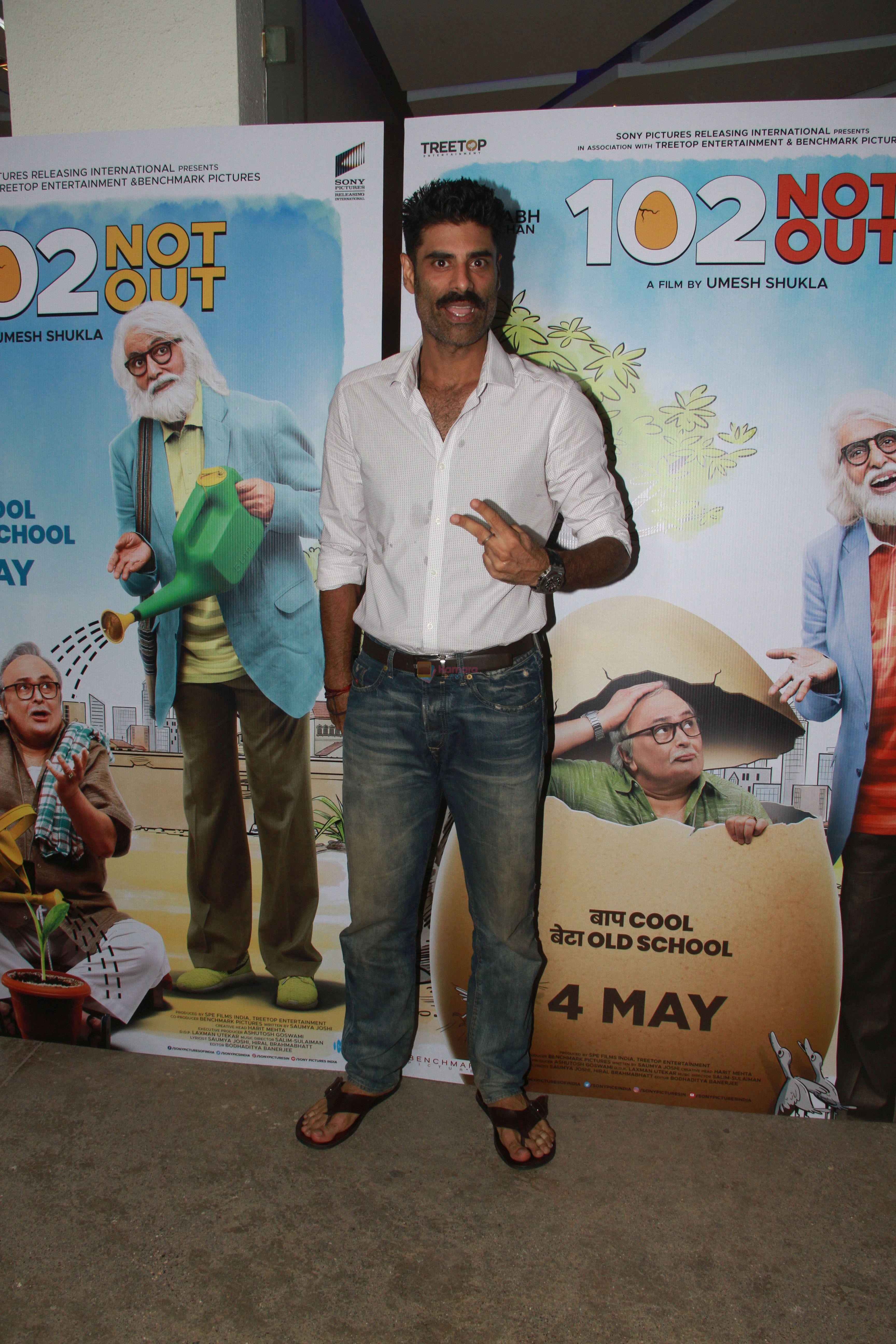 Sikander Kher at the Screening of 102 NotOut in Sunny Super sound, juhu on 1st May 2018