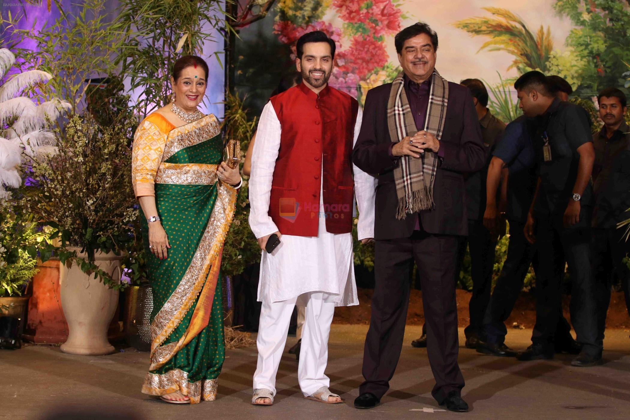 Poonam Sinha, Luv Sinha, Shatrughan Sinha at Sonam Kapoor and Anand Ahuja's Wedding Reception on 8th May 2018