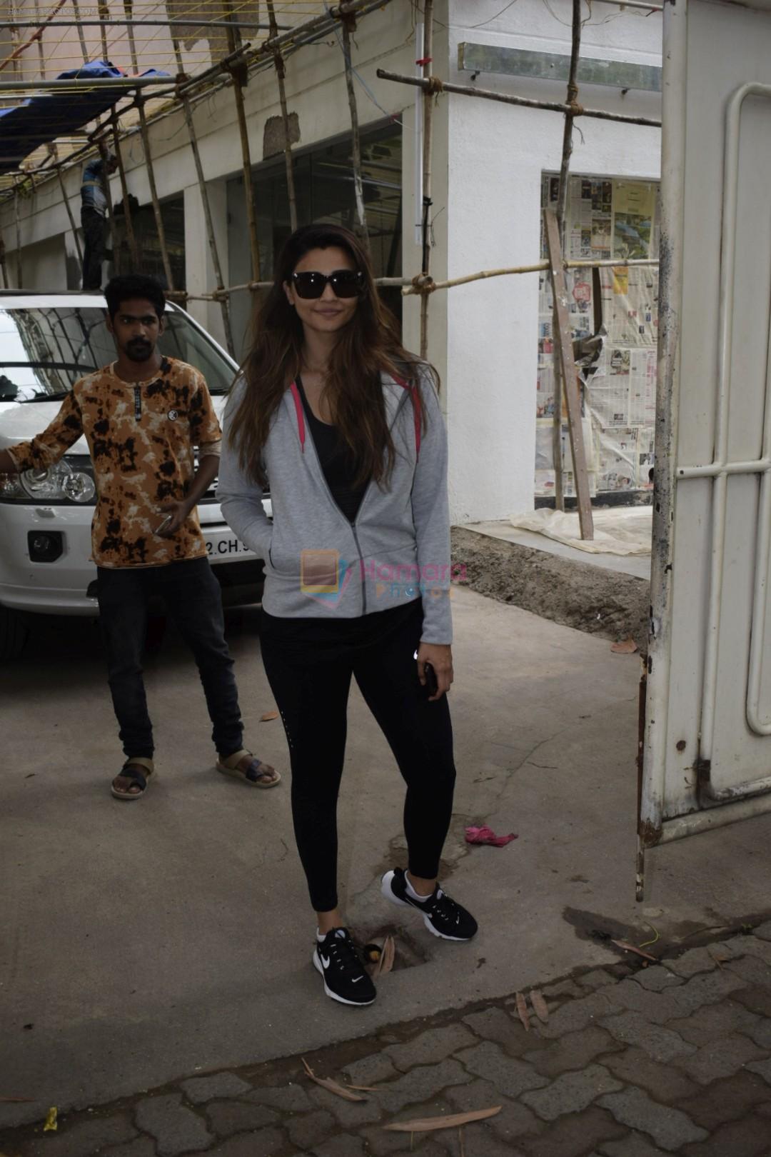 Daisy Shah Spotted At Sunny Sound Juhu on 6th June 2018