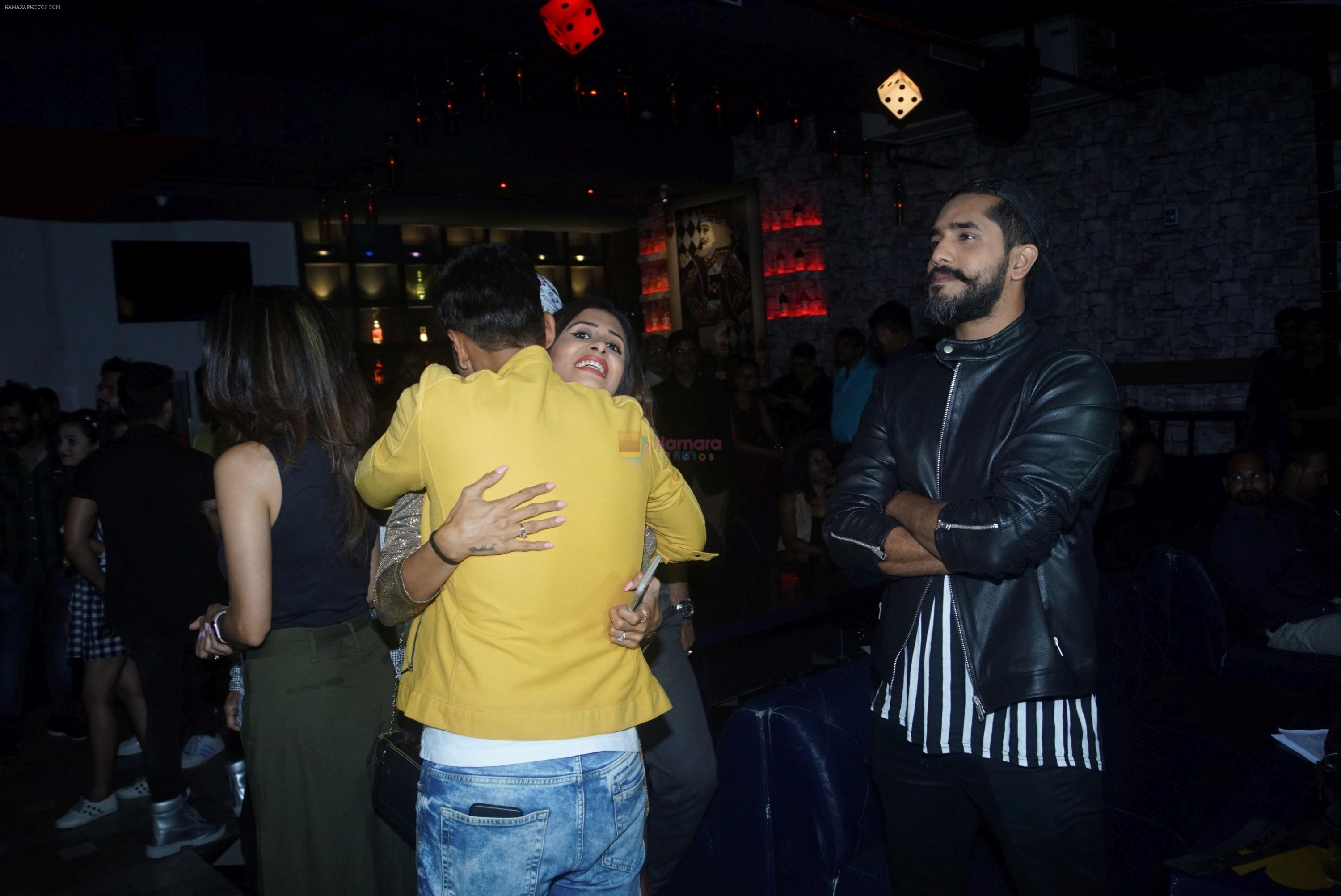 Kishwar Merchant, Suyyash Rai, Manmeet Gulzar at the launch of Kasino Bar and Launch of Meet Bros song Love Me on 6th Aug 2018
