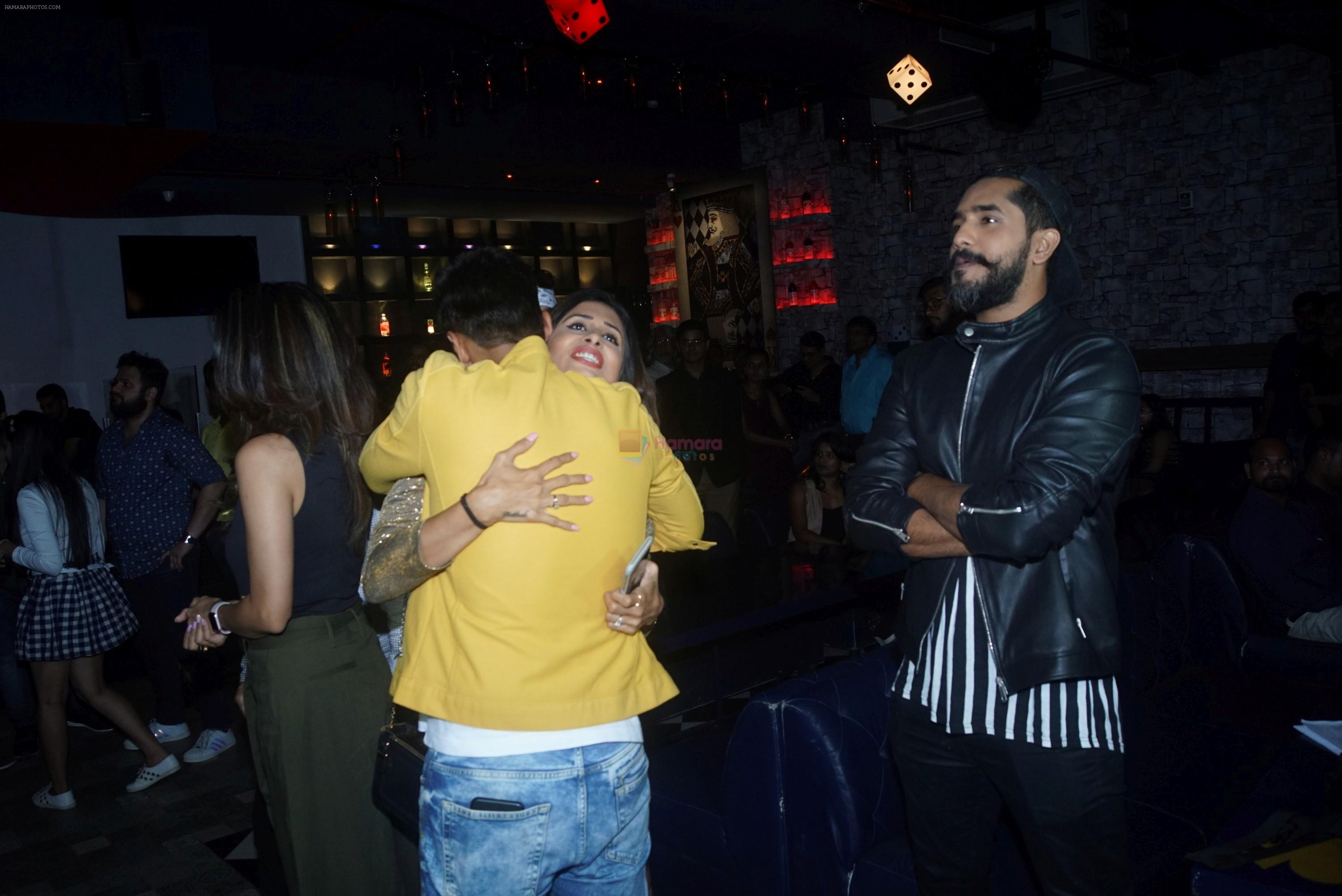 Kishwar Merchant, Suyyash Rai, Manmeet Gulzar at the launch of Kasino Bar and Launch of Meet Bros song Love Me on 6th Aug 2018