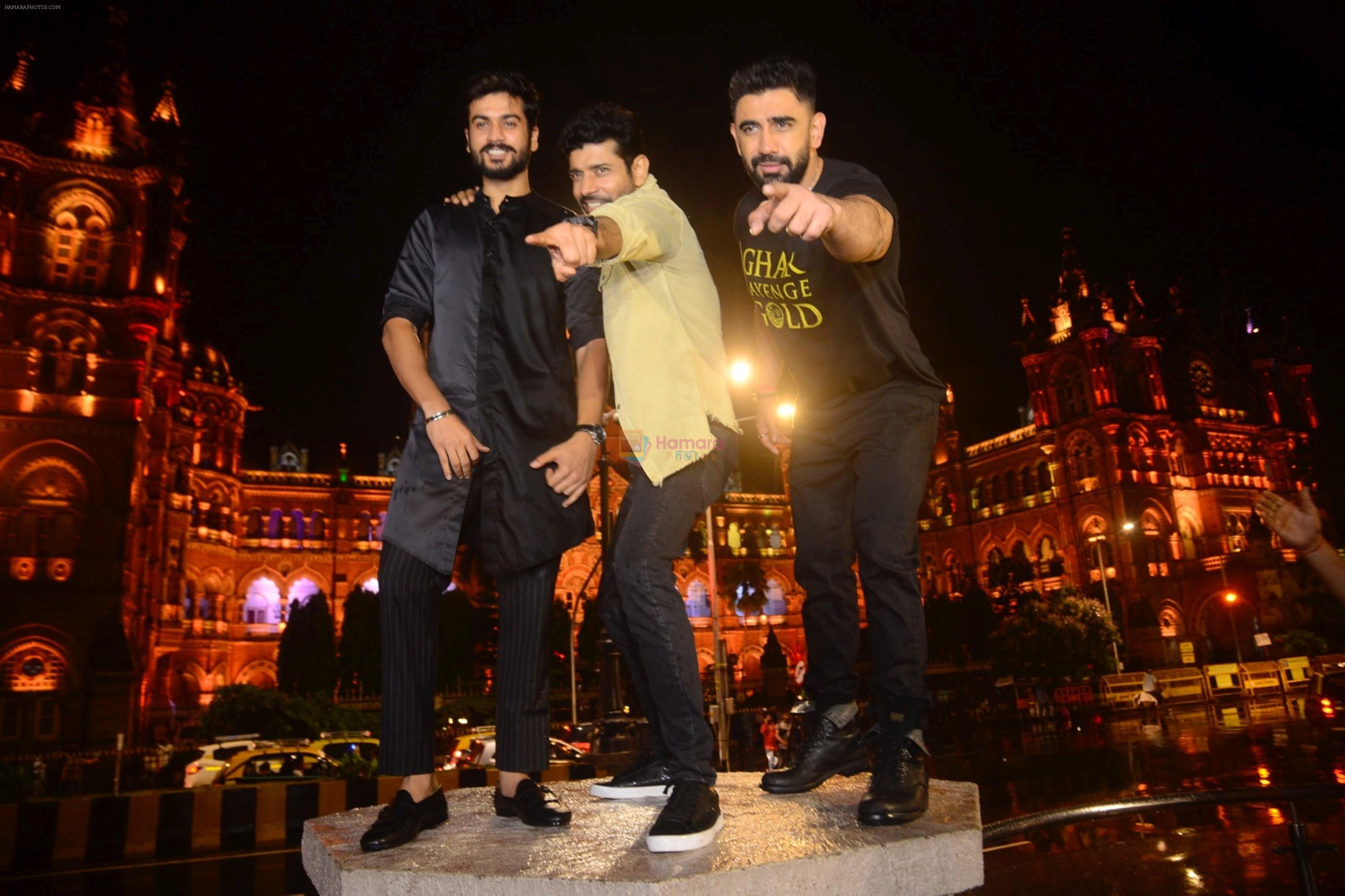 Amit Sadh, Vineet Kumar Singh, Sunny Kaushal  promotes gold at mumbai selfie point on 12th Aug 2018