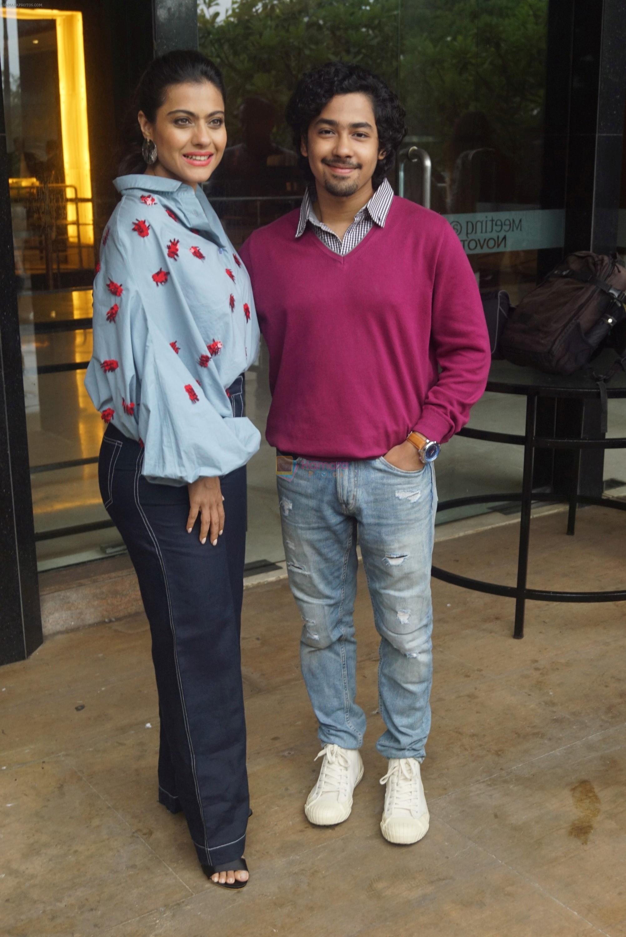 Kajol, Riddhi Sen Spotted At Intreview Of Helicopter Eela on 16th Oct 2018