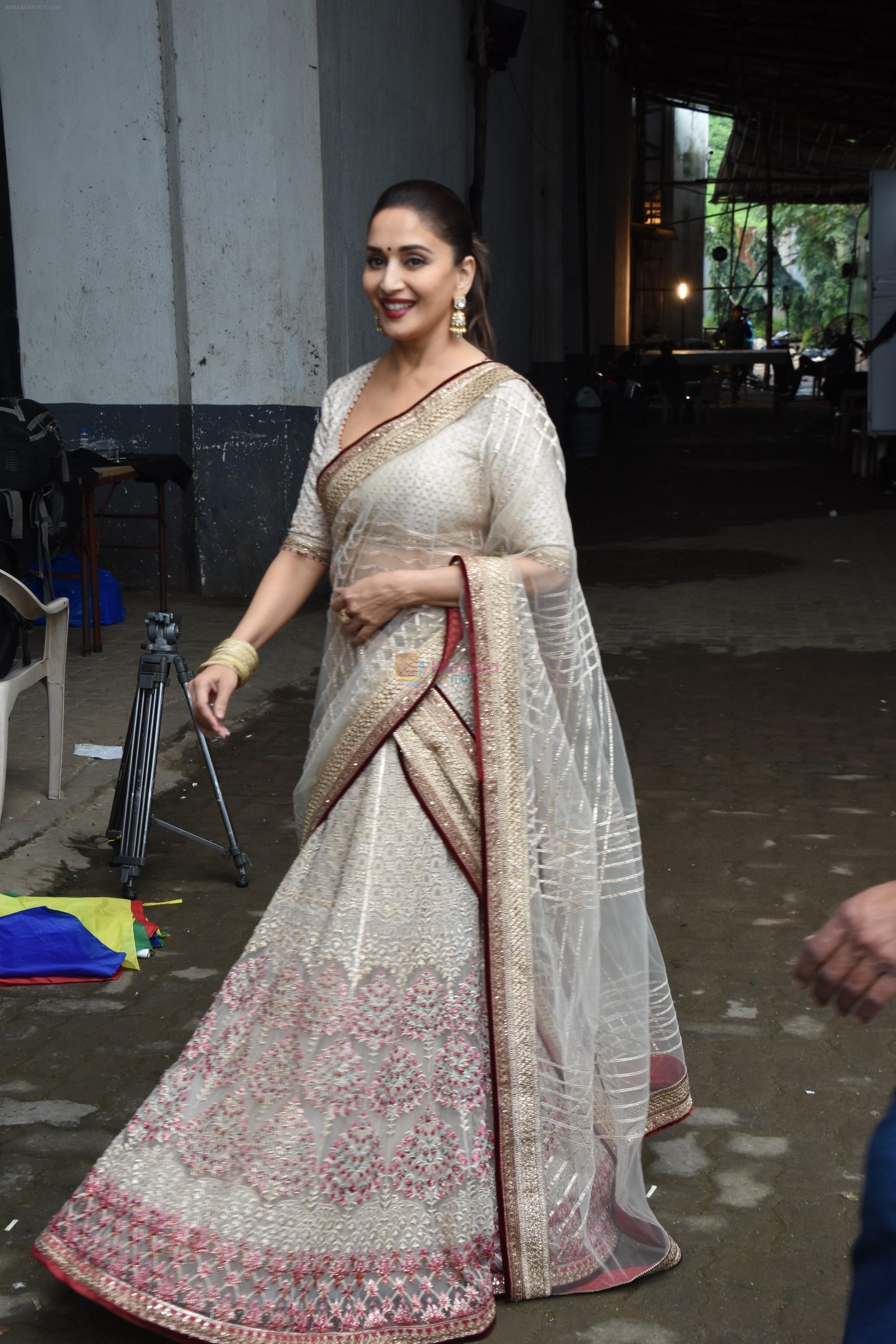 Madhuri Dixit on the the sets of Colors Dance Deewane in filmcity on 20th Aug 2018
