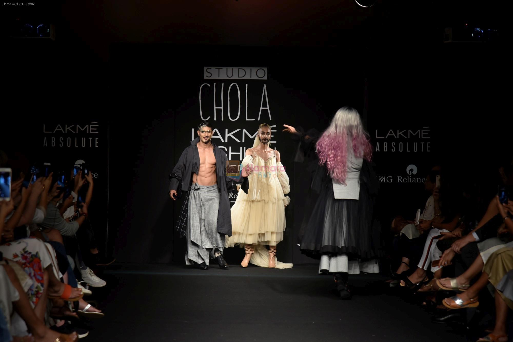 Prateik Babbar as the show stopper for BYE FELICIA BY CHOLA at Lakme Fashion Show on 22nd Aug 2018