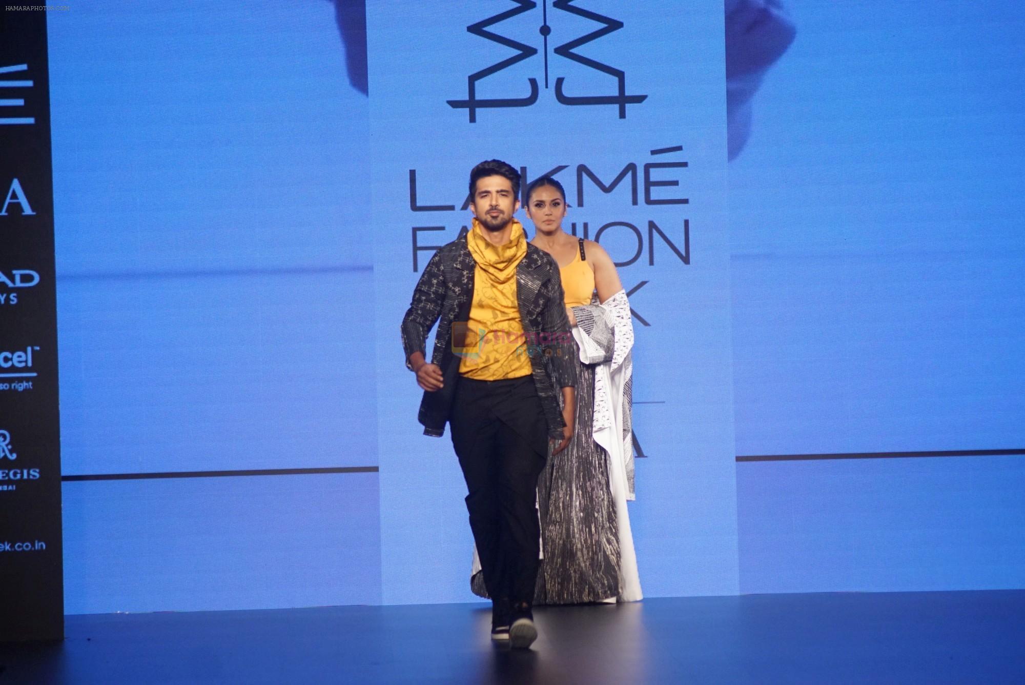 Saqib Saleem at CAPRESE X SHIFT & ARPITA MEHTA at Lakme Fashion Week on 25th AUg 2018
