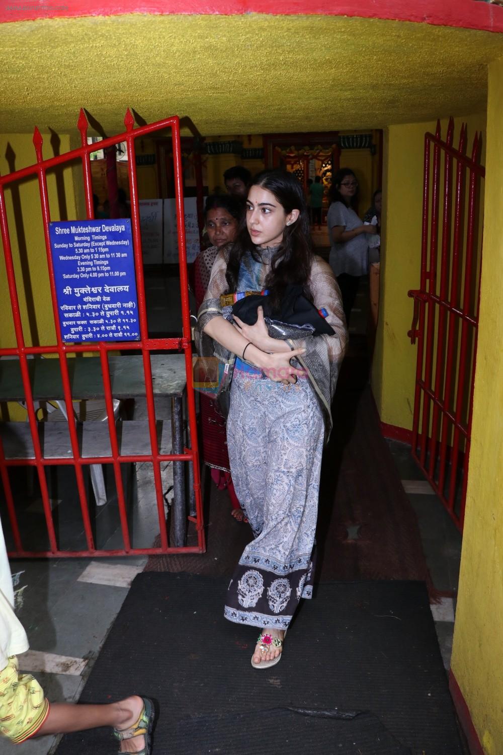 Sara Ali khan at Shani Mandir juhu on 25th Aug 2018