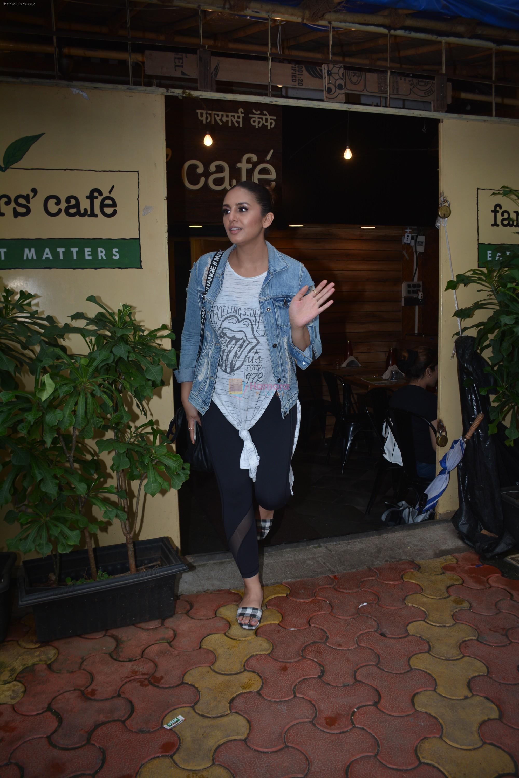 Huma Qureshi spotted at farmer's cafe in bandra on 24th Aug 2018