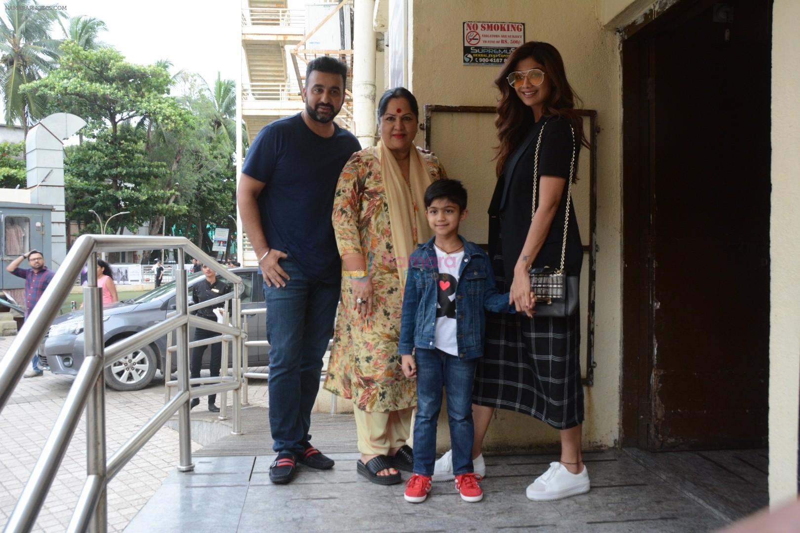 Shilpa Shetty Spotted With Family At Pvr Juhu on 2nd Sept 2018