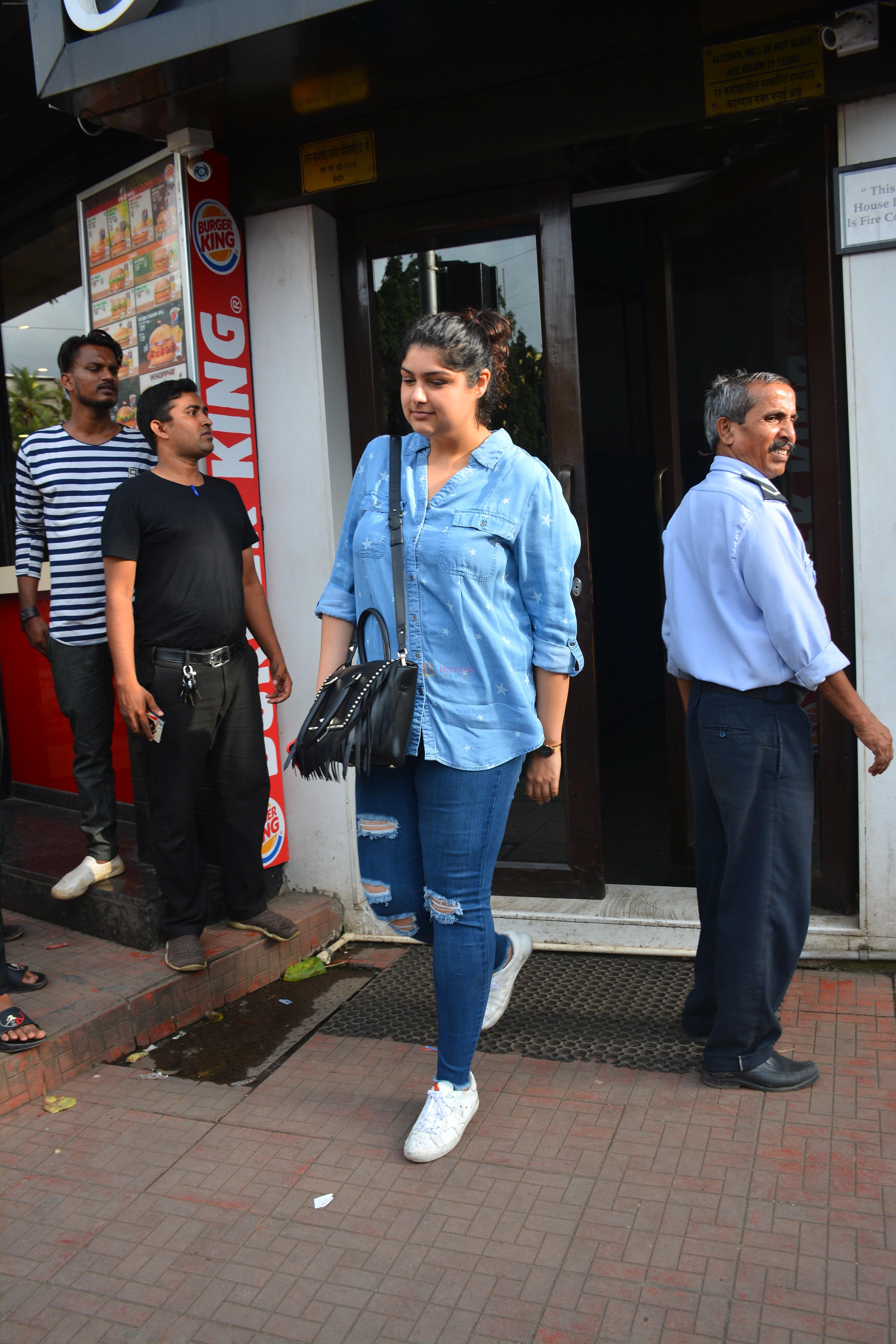 Anshula Kapoor Spotted At Bastian In Bandra on 2nd Sept 2018