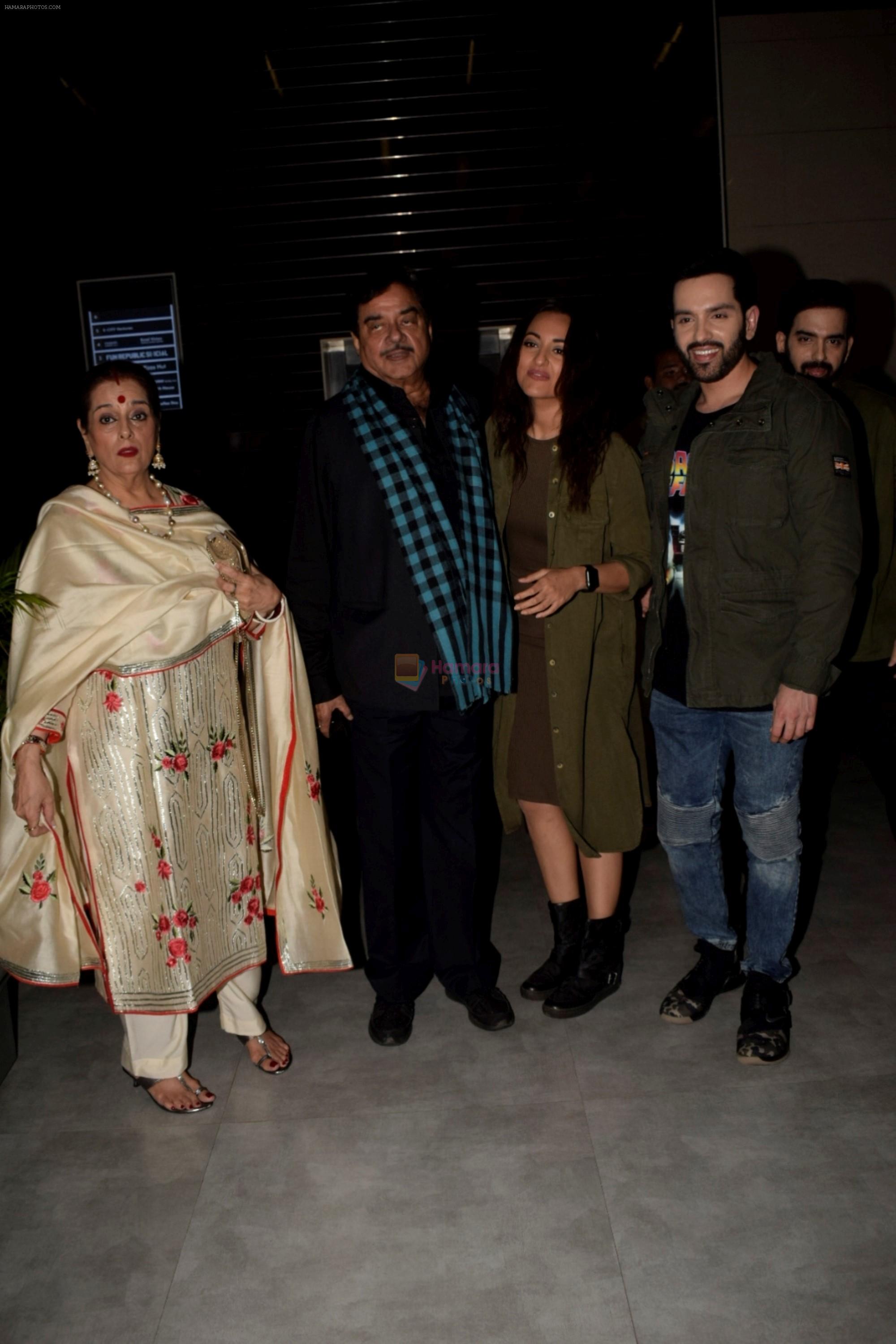 Luv Singha, Poonam Sinha, Shatrughan Sinha, Sonakshi Sinha, Kush Sinha at the Screening Of Paltan on 6th Sept 2018