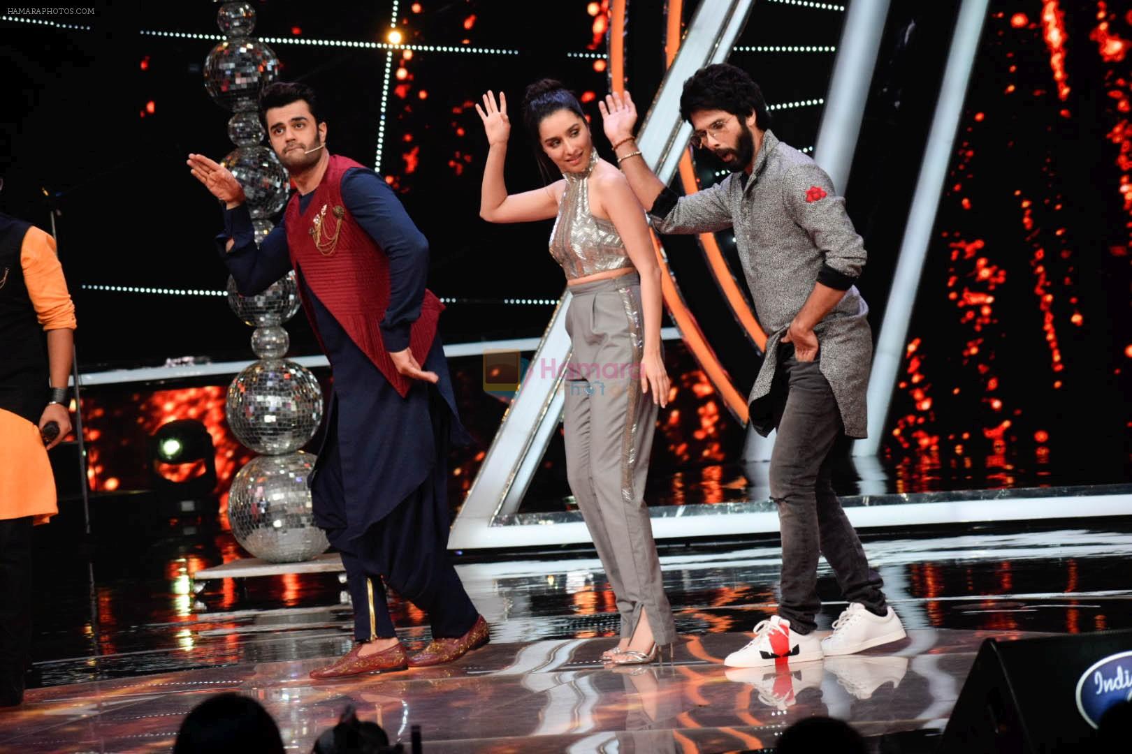 Shahid Kapoor, Shraddha Kapoor at the promotion of film Batti Gul Meter Chalu on the sets of Indian Idol at Yashraj in andheri on 11th Sept 2018