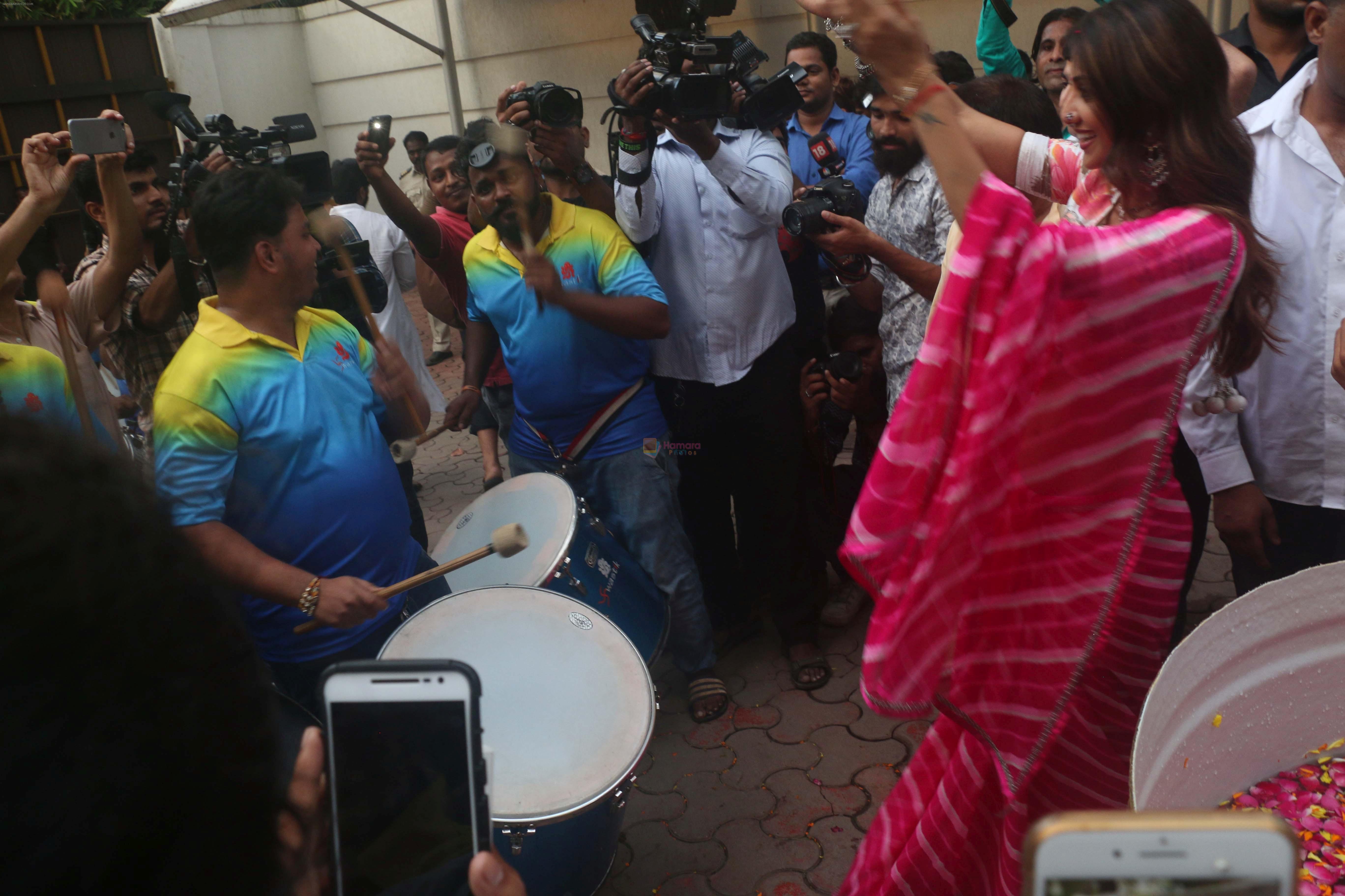 Shilpa Shetty Ganpati immersion at juhu on 14th Sept 2018