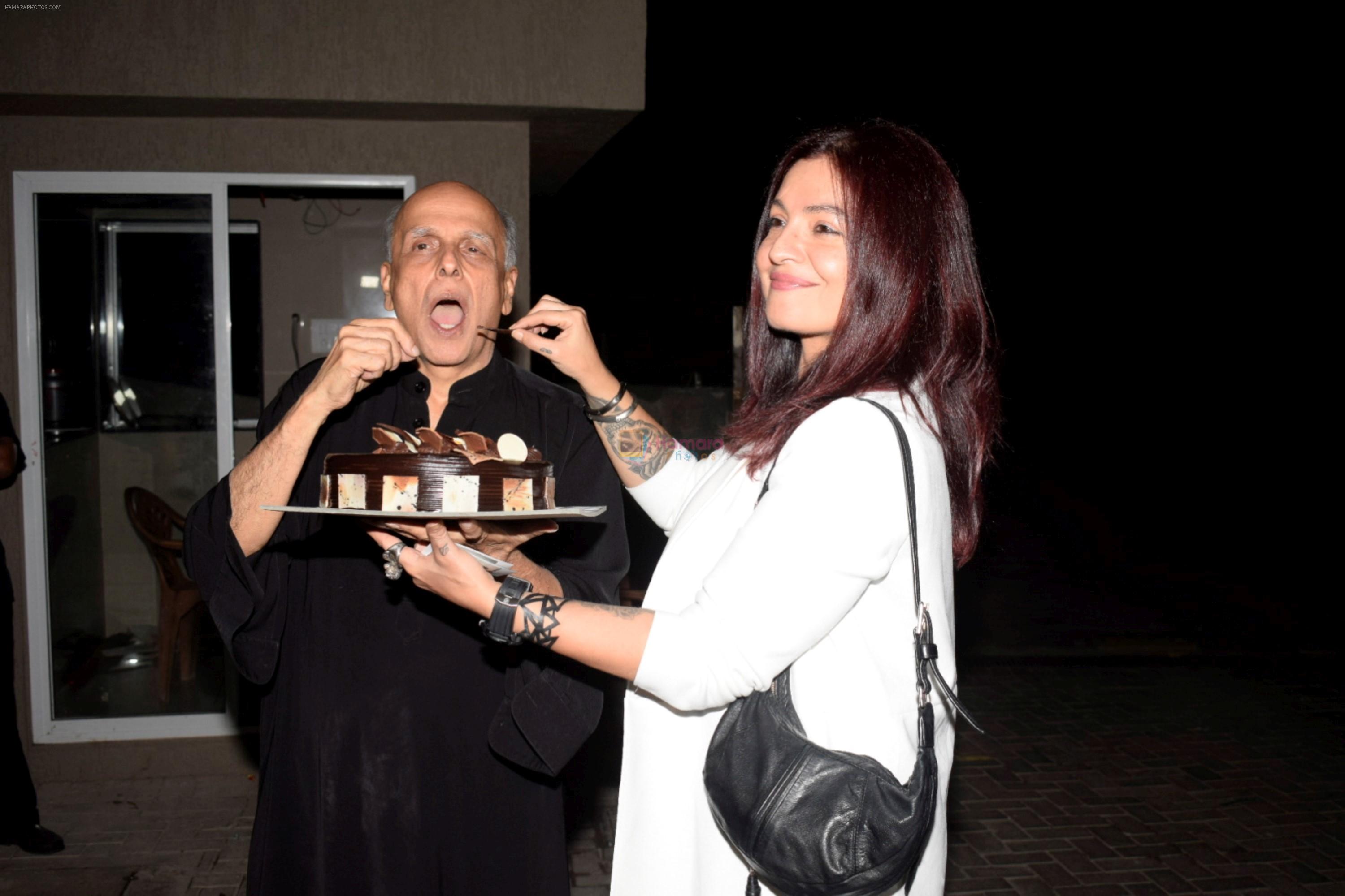 Pooja Bhatt at Mahesh Bhatt's birthday celebration in juhu on 20th Sept 2018