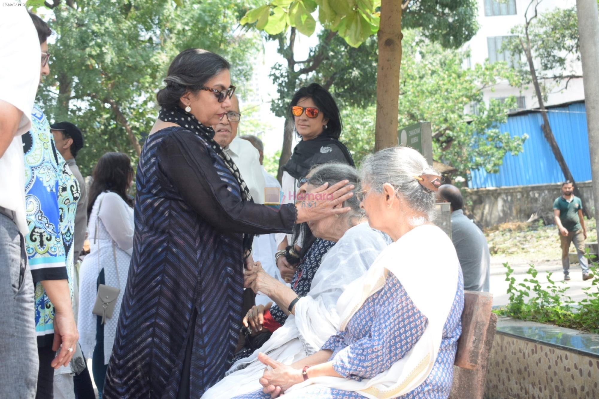 Shabana Azmi at Kalpana Lajmi Funeral At Oshiwara Crematorium In Mumbai on 23rd Sept 2018