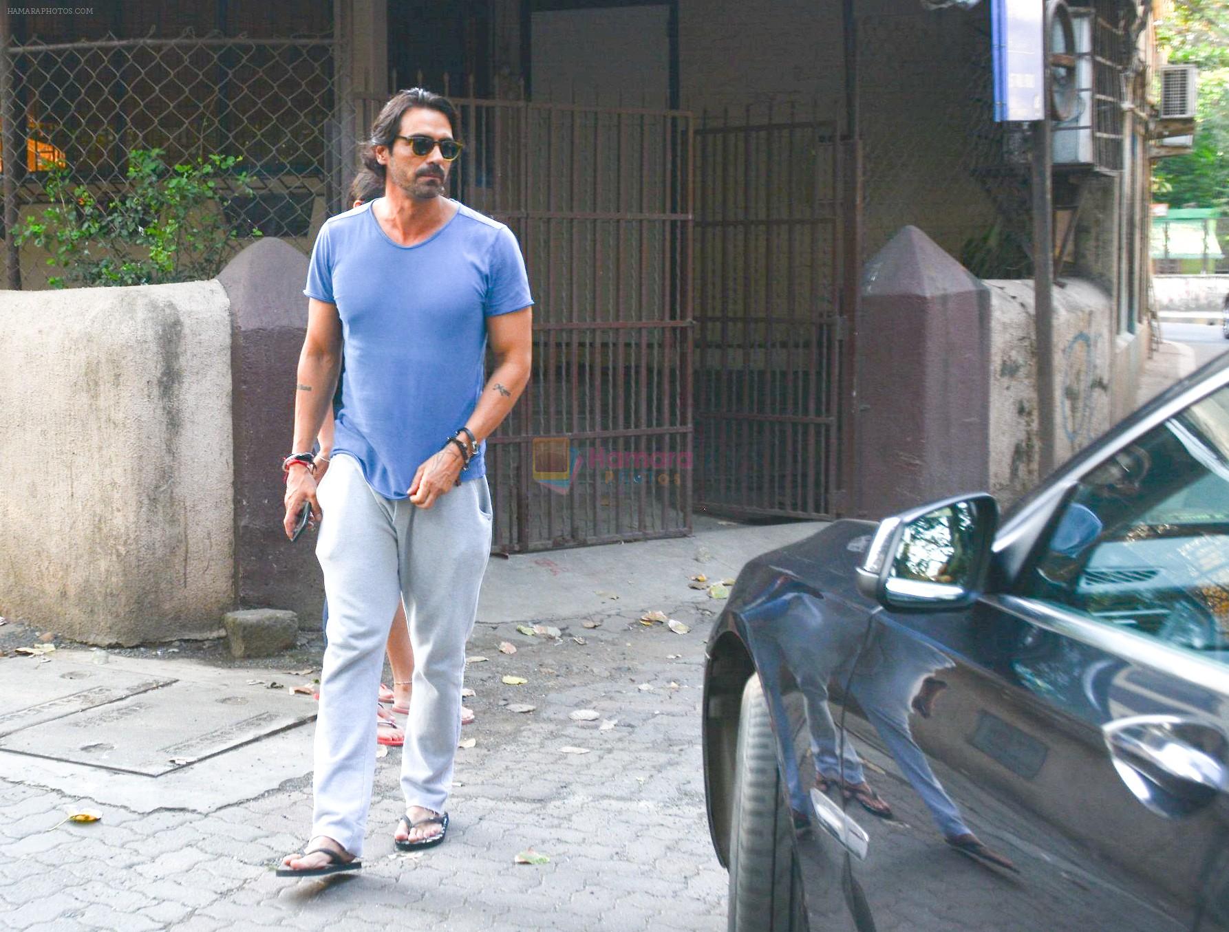 Arjun Rampal & Daughters Spotted At Bandra on 23rd Sept 2018
