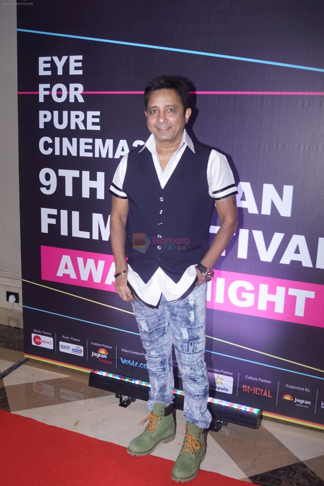 Sukhwinder Singh at The Red Corpet Of 9th Jagran Flim Festival Award Night on 30th Sept 2018