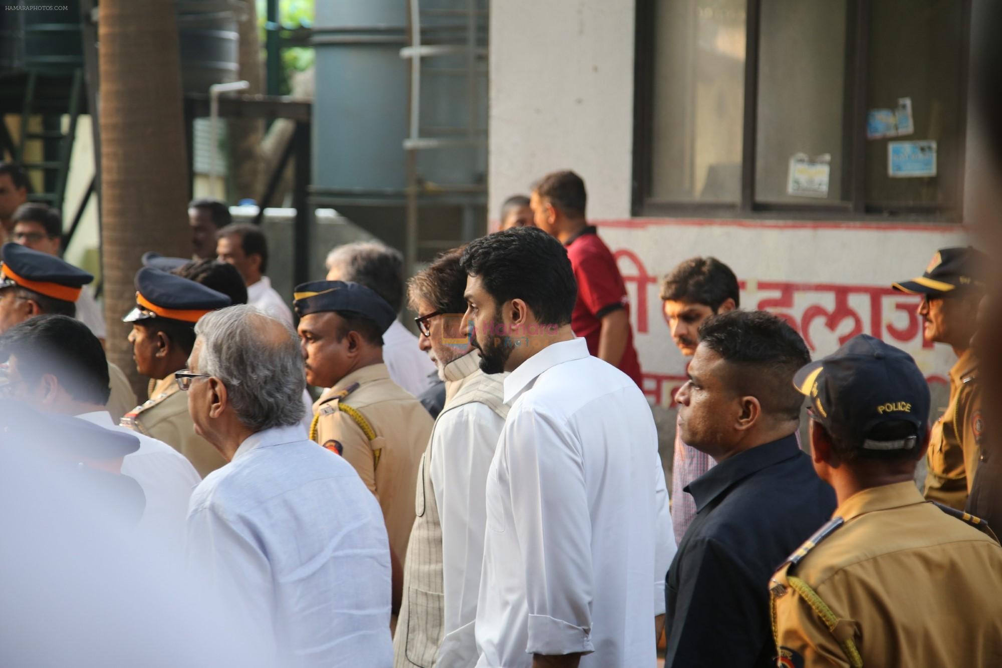 Abhishek Bachchan at Krishna Raj Kapoor's funeral in Chembur on 1st Oct 2018