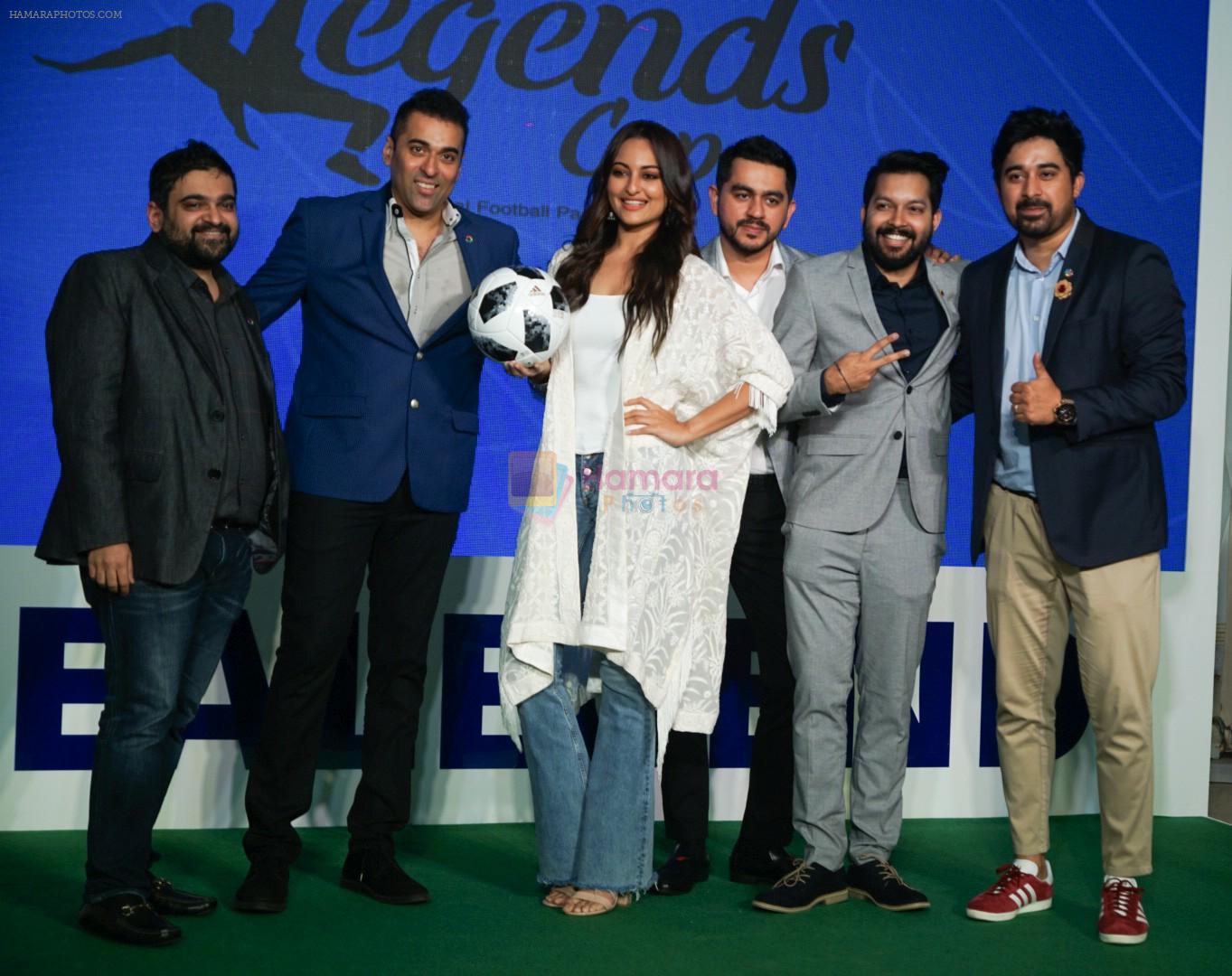 Sonakshi Sinha, Rannvijay Singh at the launch of india's largest corporate football tournament Legends Cup in Tote racecourse on 9th Oct 2018