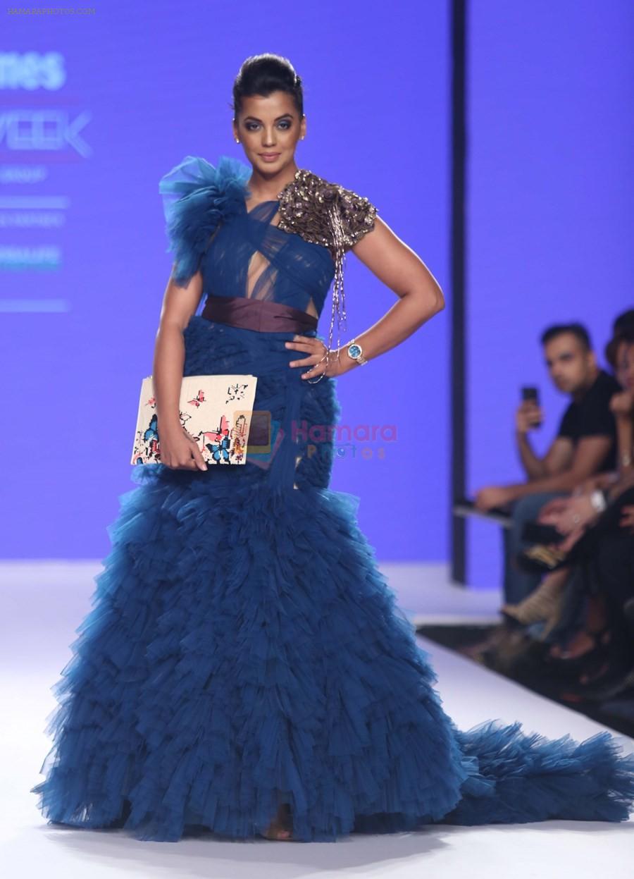 Mugdha Godse Walk The Ramp At Bombay Times Fashion Week on 15th Oct 2018