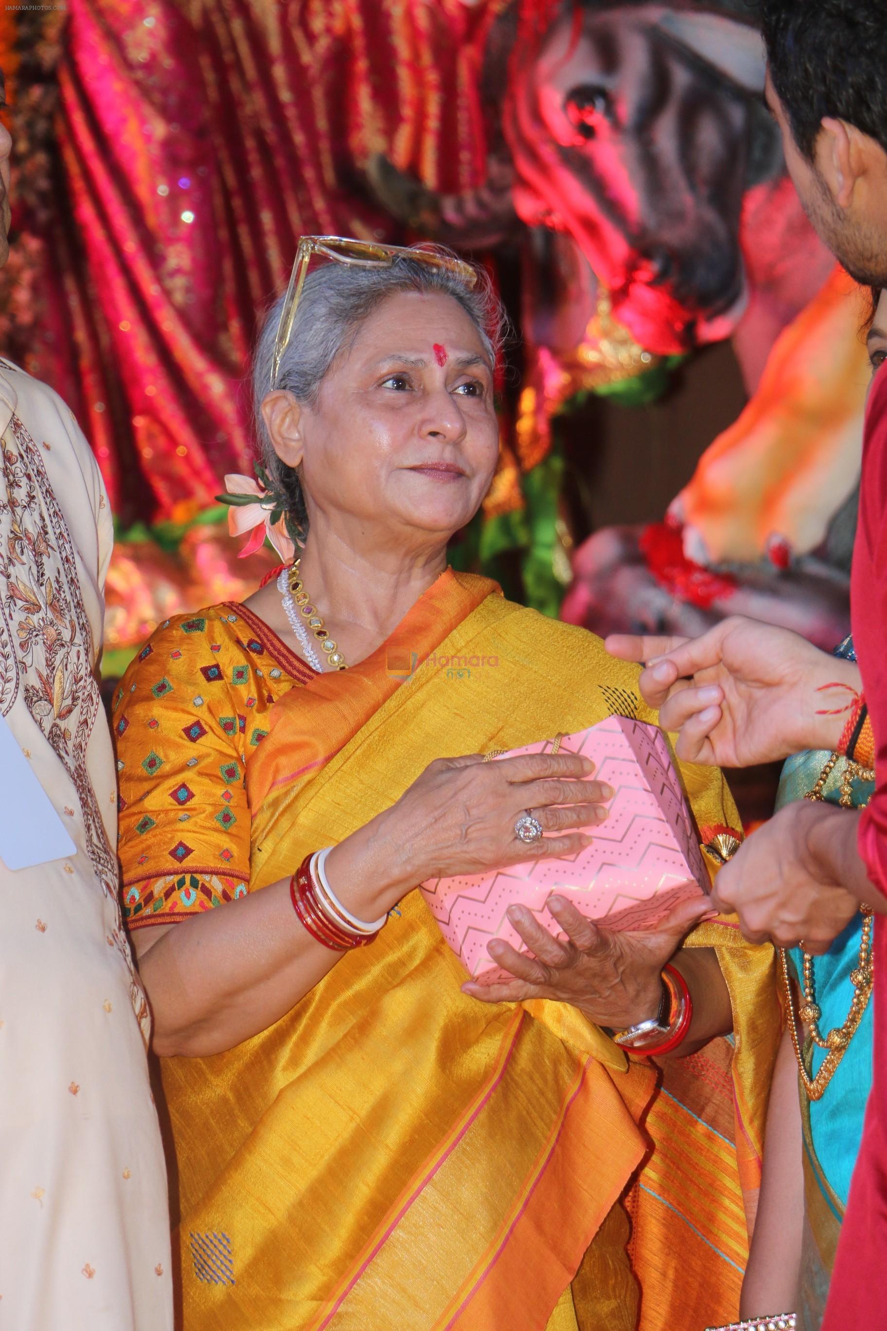Jaya Bachchan at The North Bombay Sarbojanin Durga Puja In Vile Parle on 18th Oct 2018