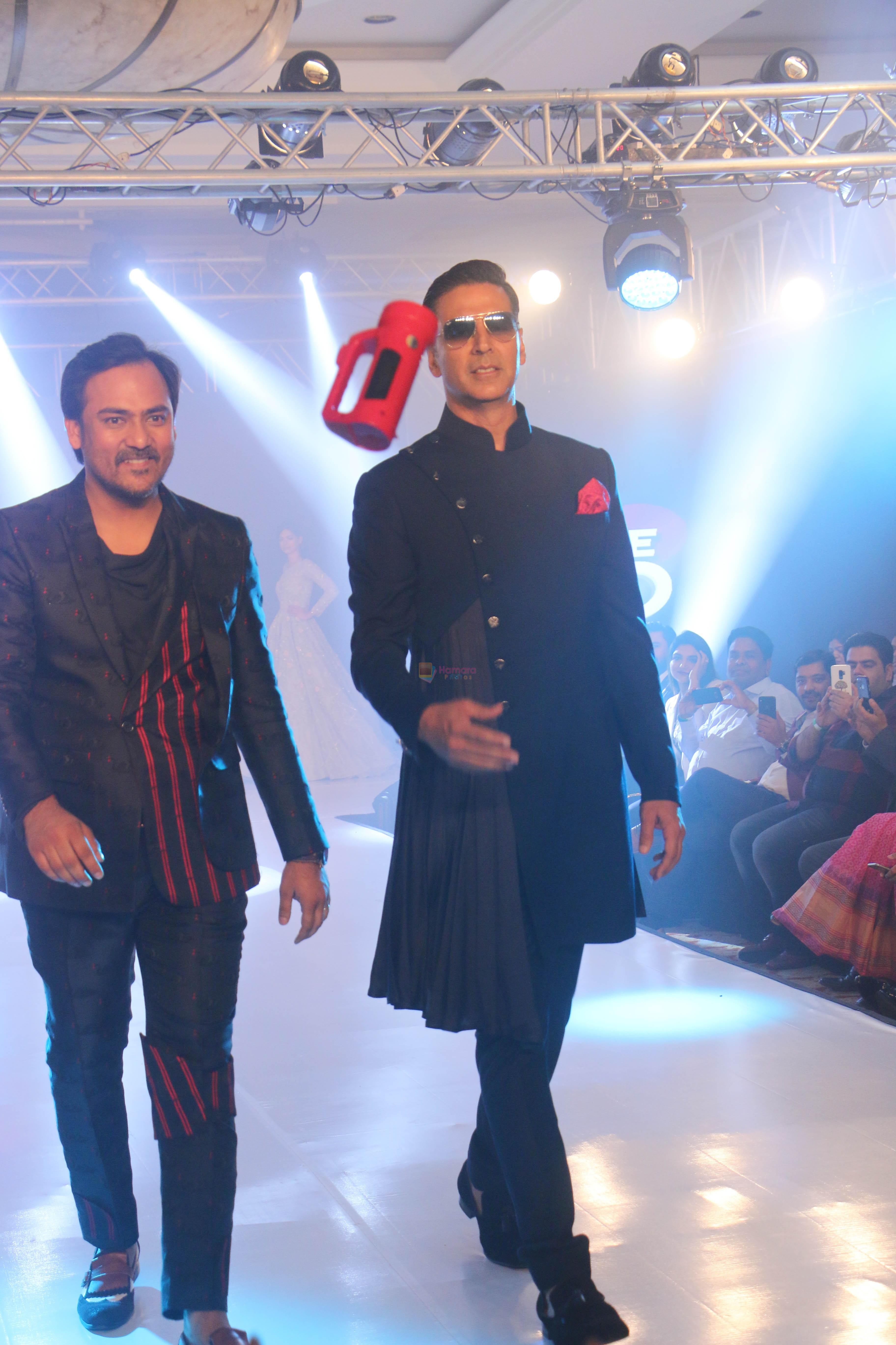 Akshay Kumar walk the ramp during the Exhibit Tech Fashion tour in jw marriott juhu on 18th Oct 2018