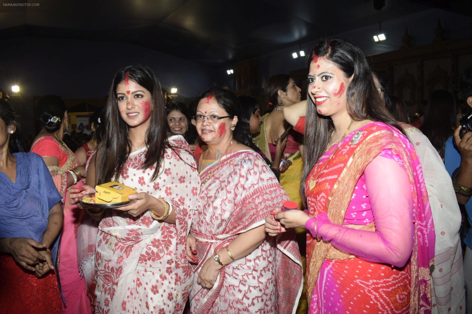 Ishita Dutta at Sindur Khela at North Bombay Sarbojanin Durga Puja in vile Parle on 19th Oct 2018